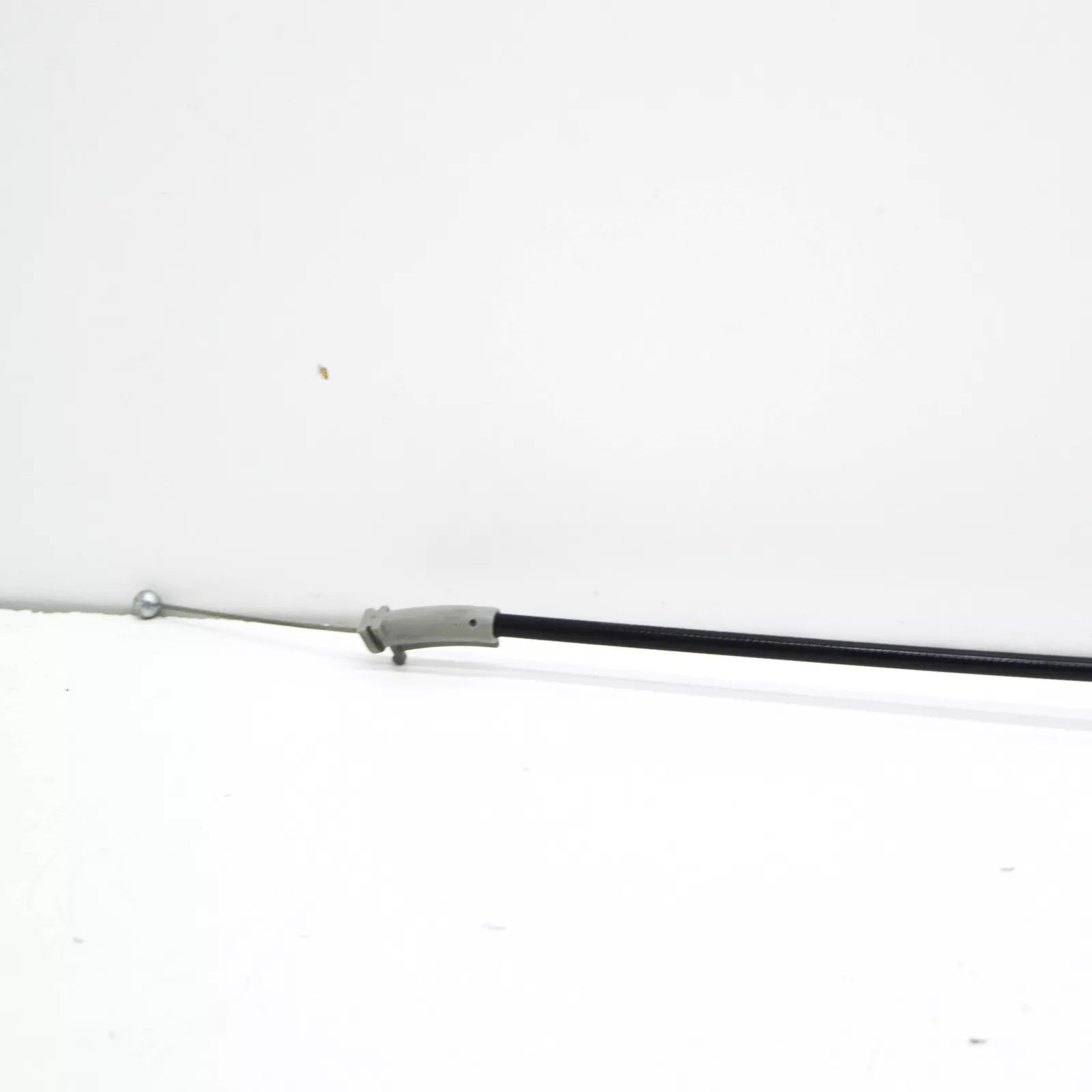 NEW AUDI A3 SPORTBACK 8Y FRONT BONNET HOOD CENTER CABLE 8Y0823531