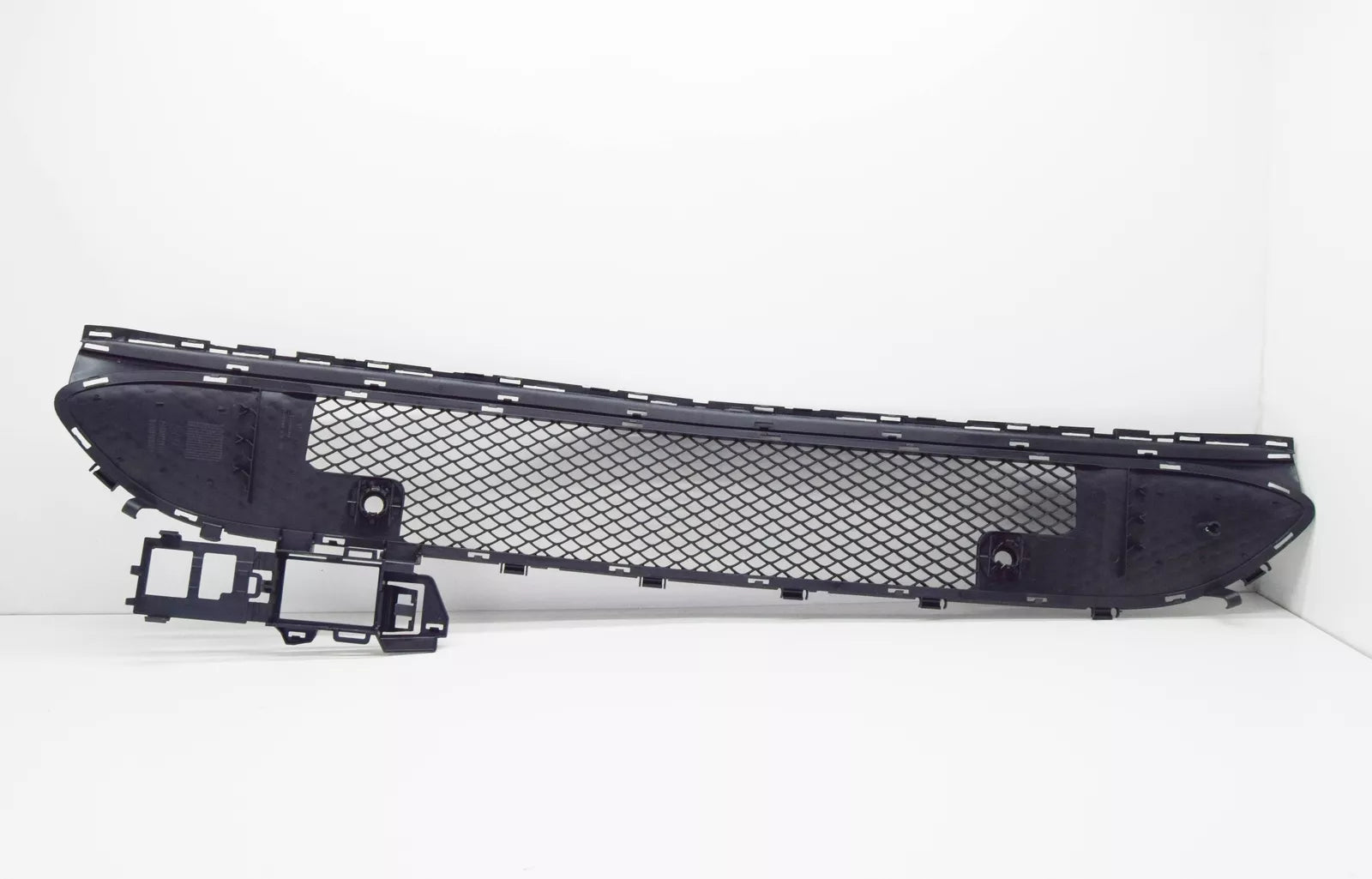 NEW MERCEDES-BENZ CLA COUPE C117 FRONT BUMPER LOWER GRILLE A1178801500 ORIGINAL