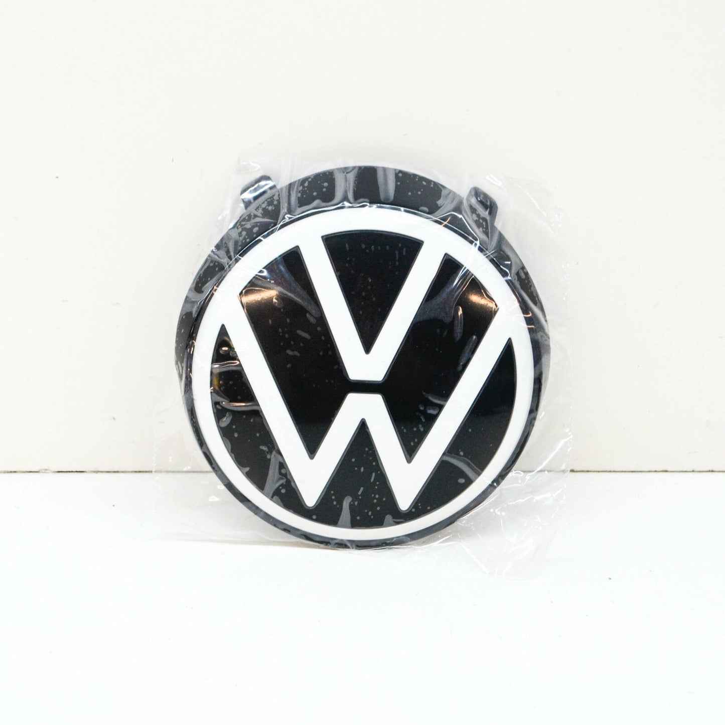 NEW VOLKSWAGEN ID.3 FRONT RADIATOR GRILLE BADGE LOGO 10A853601AWA ORIGINAL