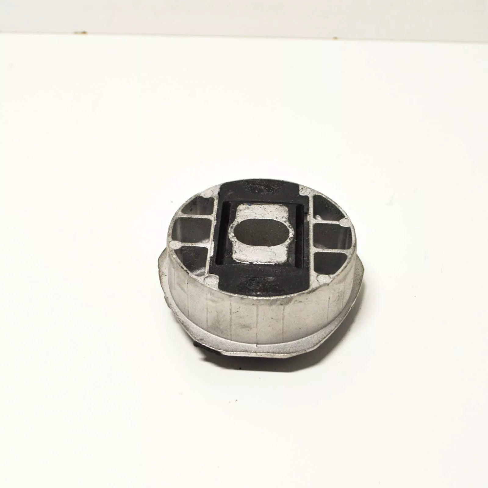 NEW AUDI A8 4D D2 GEARBOX BONDED RUBBER BUSH 4D0399415K