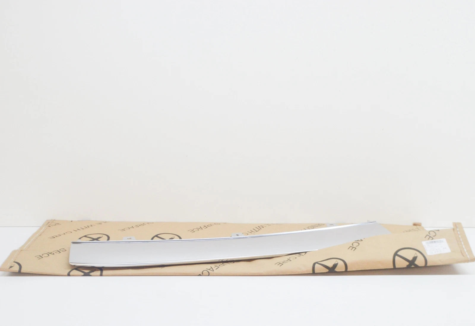 NEW AUDI A7 SPORTBACK 4G8 FRONT BUMPER CENTRE LOWER STRIP 4G88077173Q7 ORIGINAL