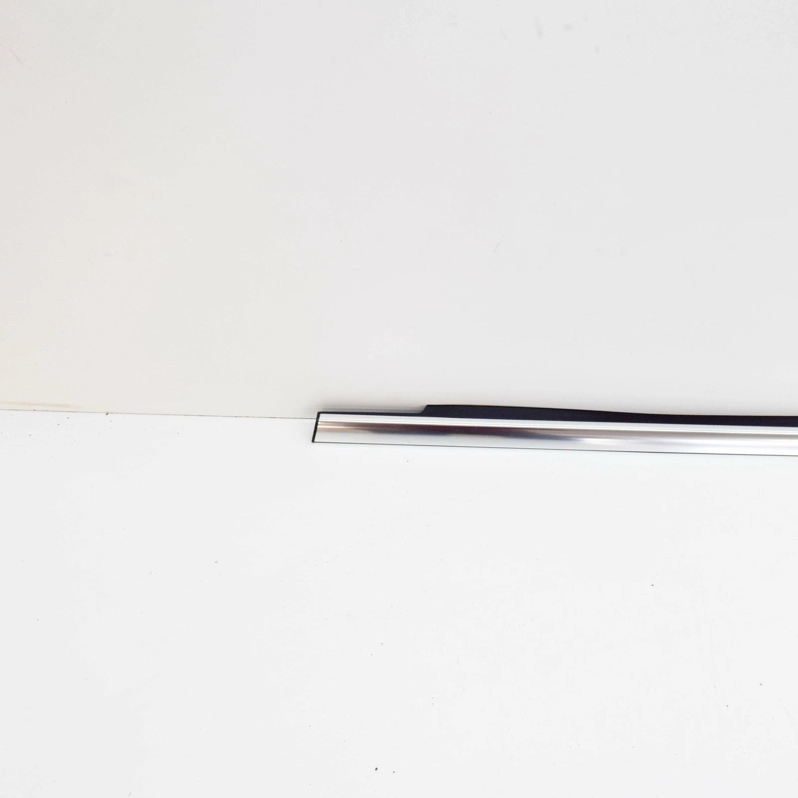 NEW MB GL X164 REAR LEFT OUTSIDE WINDOW GARNISH MOLDING A1646902380