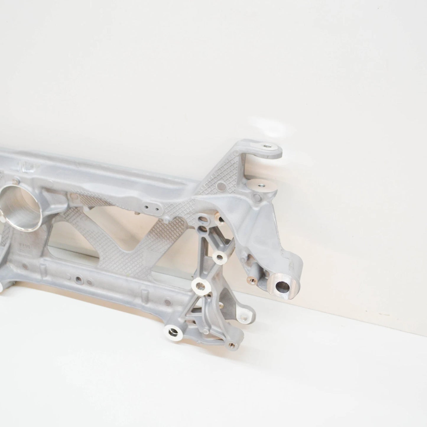 NEW VOLKSWAGEN PASSAT B8 3G FRONT SUSPENSION SUBFRAME 3Q0199369E ORIGINAL