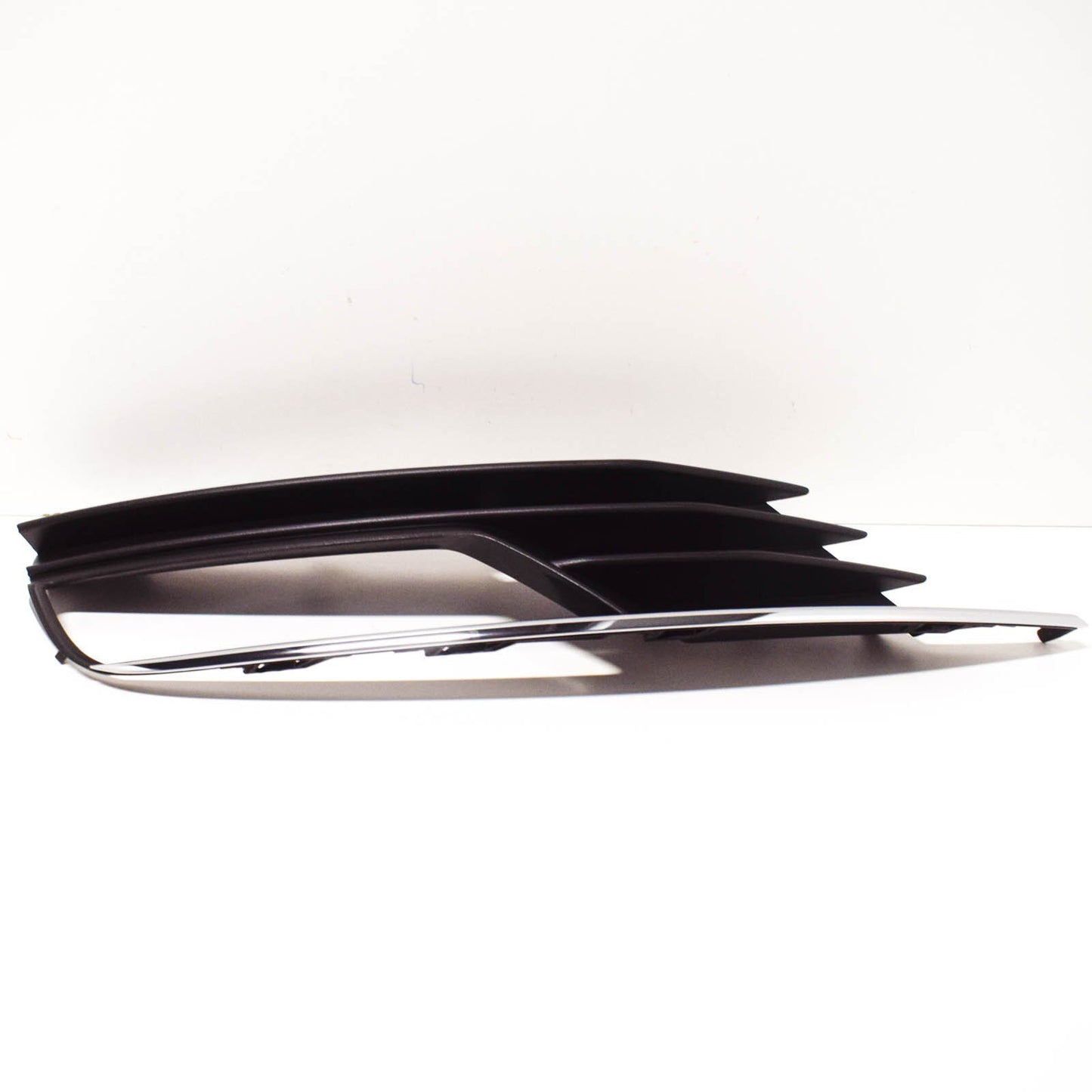 NEW AUDI A3 8V FRONT LEFT FOG LIGHT GRILLE LOWER 8V5807681A9B9 ORIGINAL