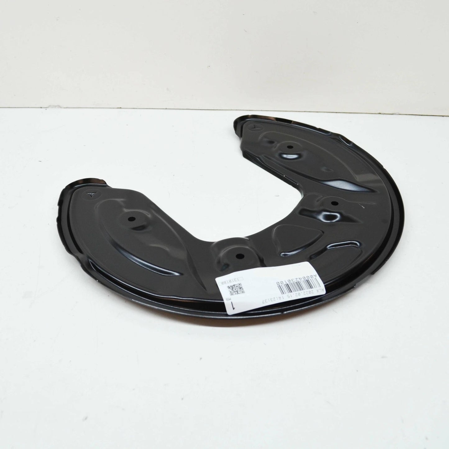 NEW MERCEDES-BENZ C W205 REAR RIGHT BRAKE DISC DUST COVER A0004230100