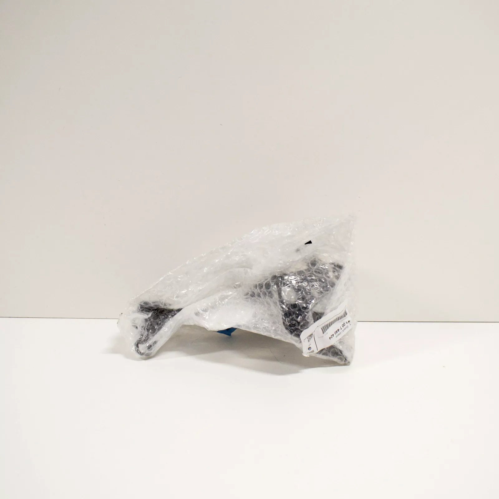 NEW BMW 5 G30 FRONT RIGHT SIDE PANEL BRACKET 41007440424 ORIGINAL