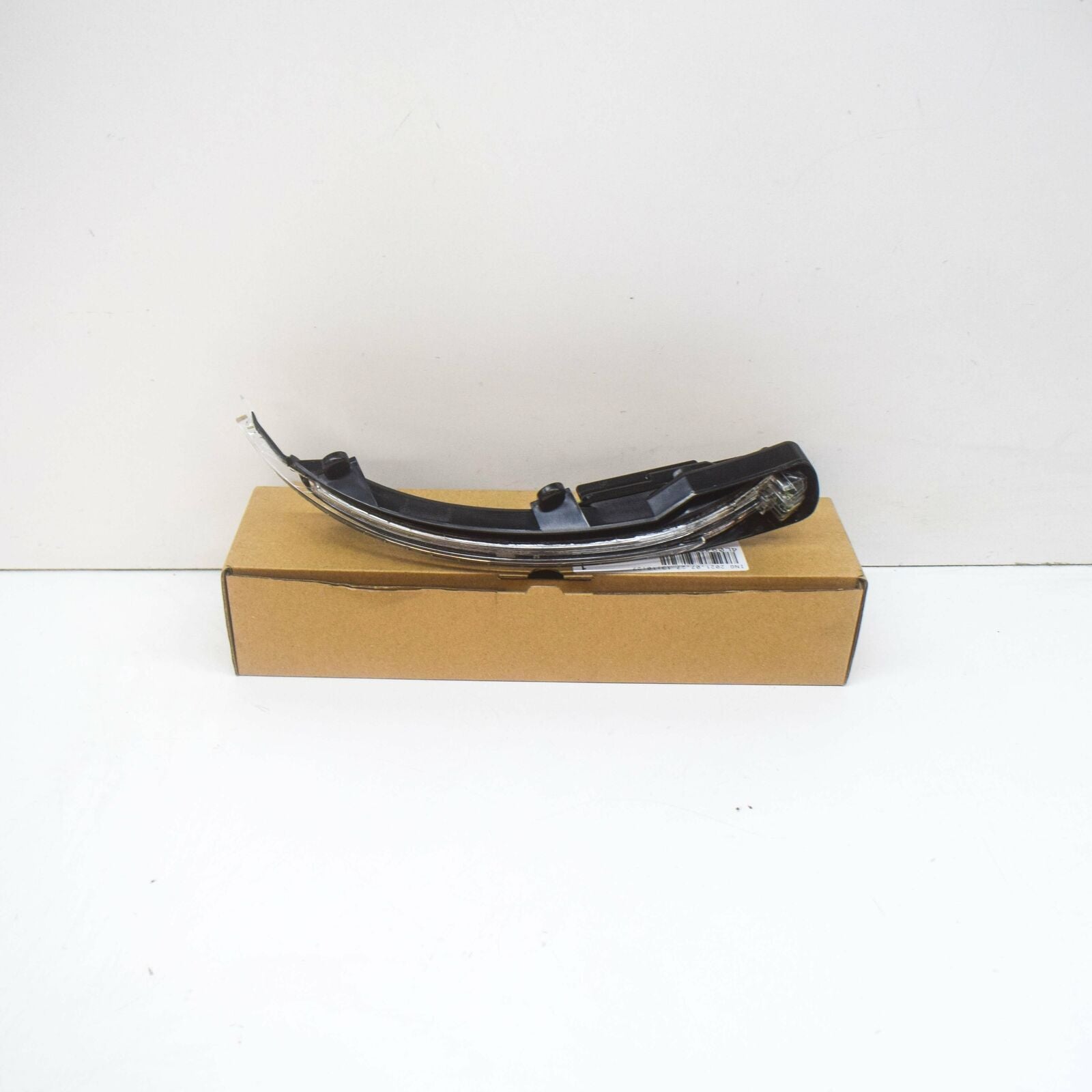 NEW AUDI Q5 SQ5 8R FRONT RIGHT DOOR MIRROR CENTER TURN INDICATOR 4L0949102C