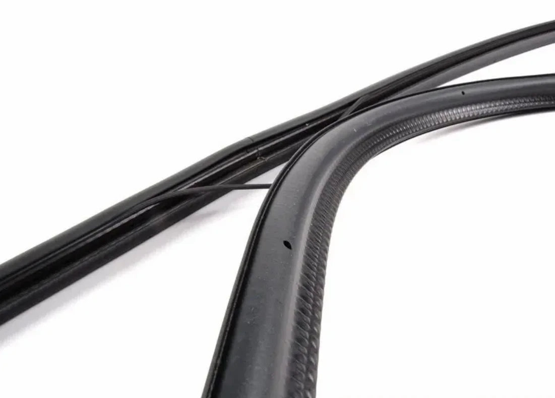 NEW BMW 5 E60 TRUNK LID SEALING 7110420 51767110420 ORIGINAL