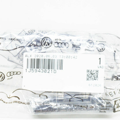 NEW VOLKSWAGEN BORA LICENSE PLATE LIGHT 1J5943021D 2005 ORIGINAL