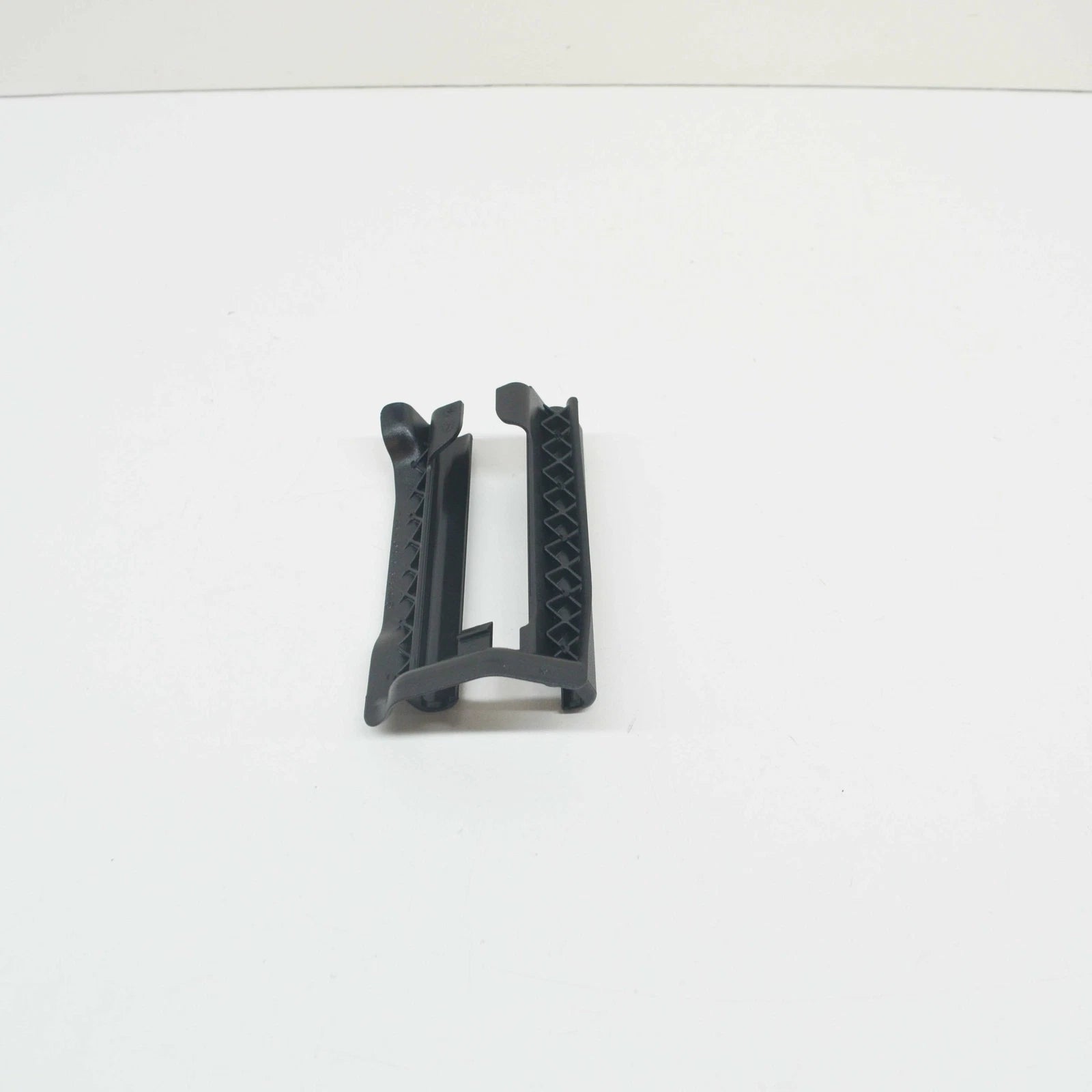 NEW MB C W203 FRONT SEAT REAR INSIDE RIGHT TRACK COVER A20391910209051 ORIGINAL