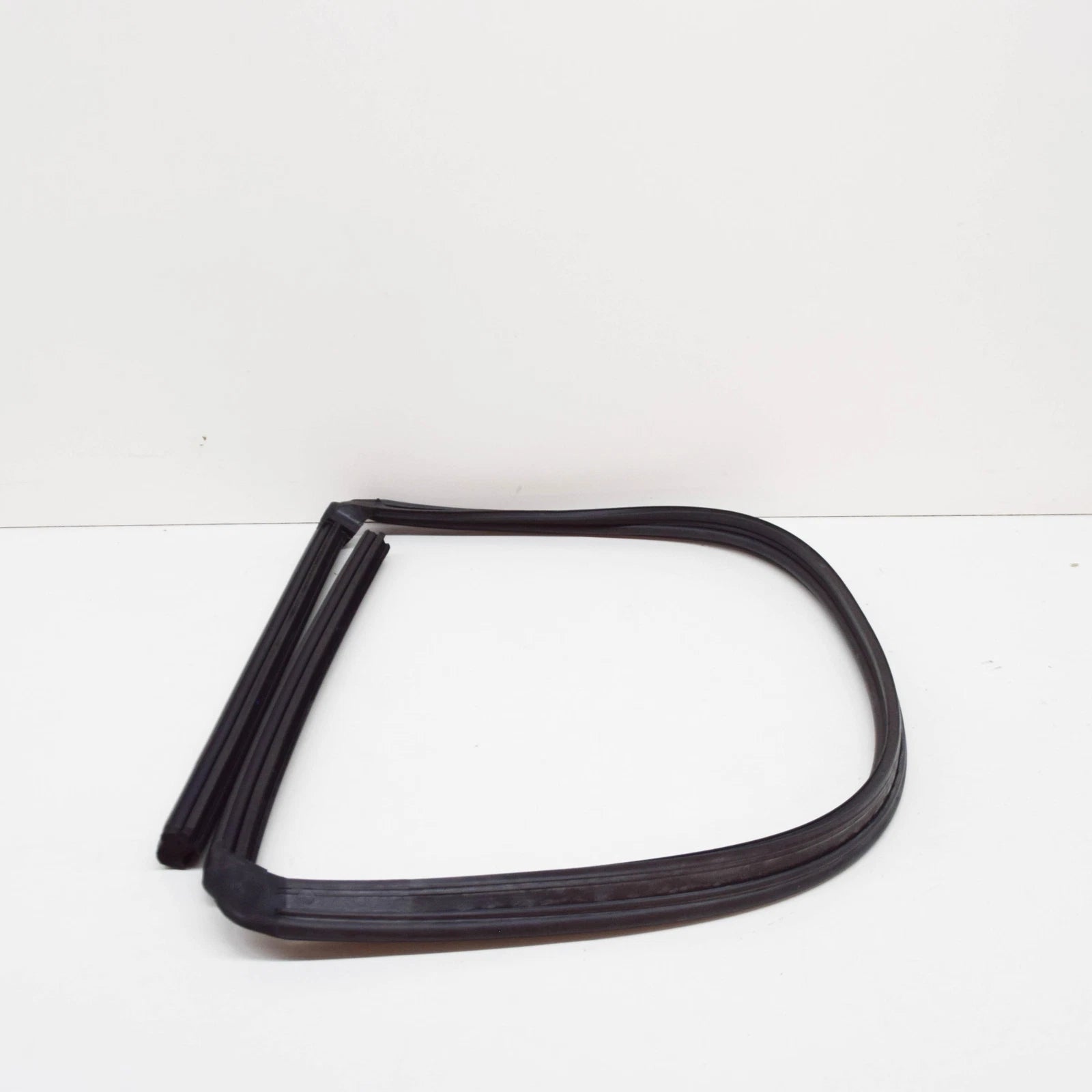 NEW BMW 3 E30 CONVERTIBLE TOP RUBBER SEAL 54318100908 8100908 ORIGINAL