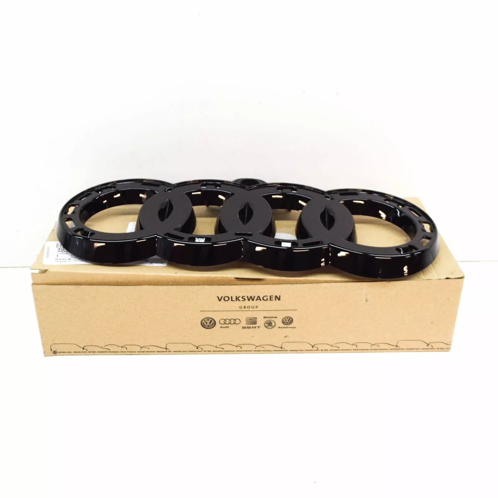 NEW AUDI RS7 4G8 FRONT RADIATOR GRILLE LOGO BRACKET 4G8853391AT94