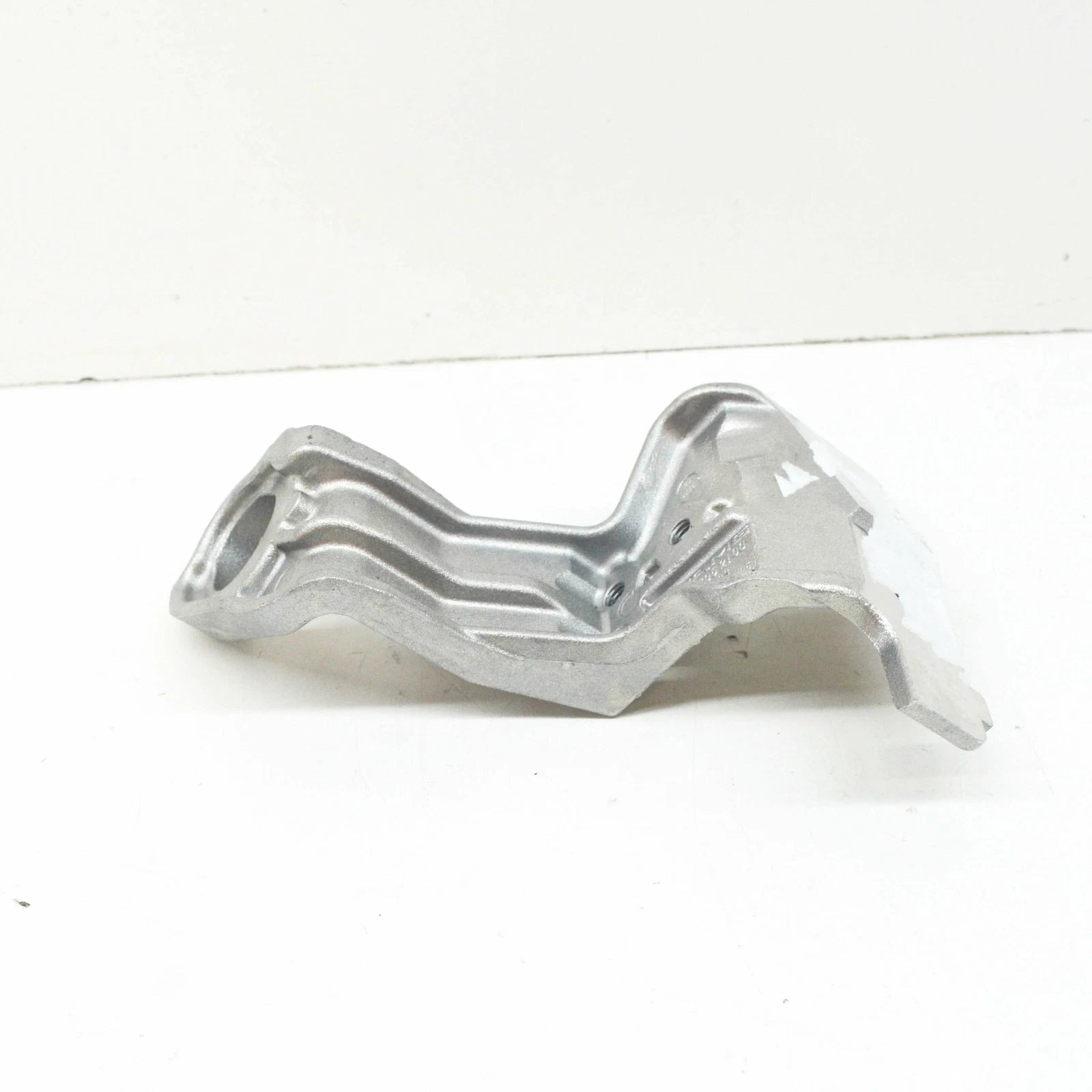 NEW MB E W213 LEFT RADIATOR LOWER HOLDER A2135052100