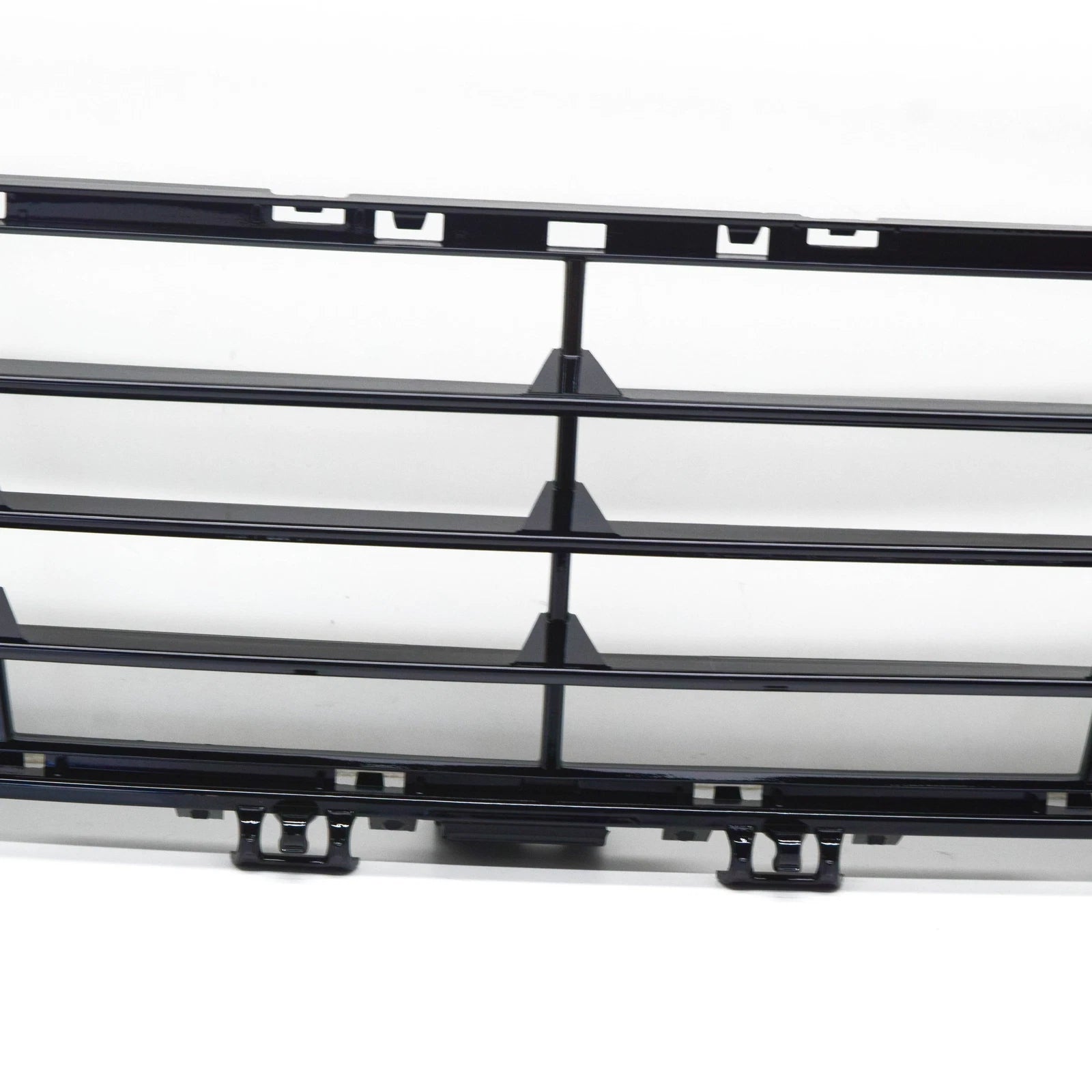 NEW BMW X1 F48 FRONT BUMPER LOWER CENTER GRILLE 51117383353 7383353 2015