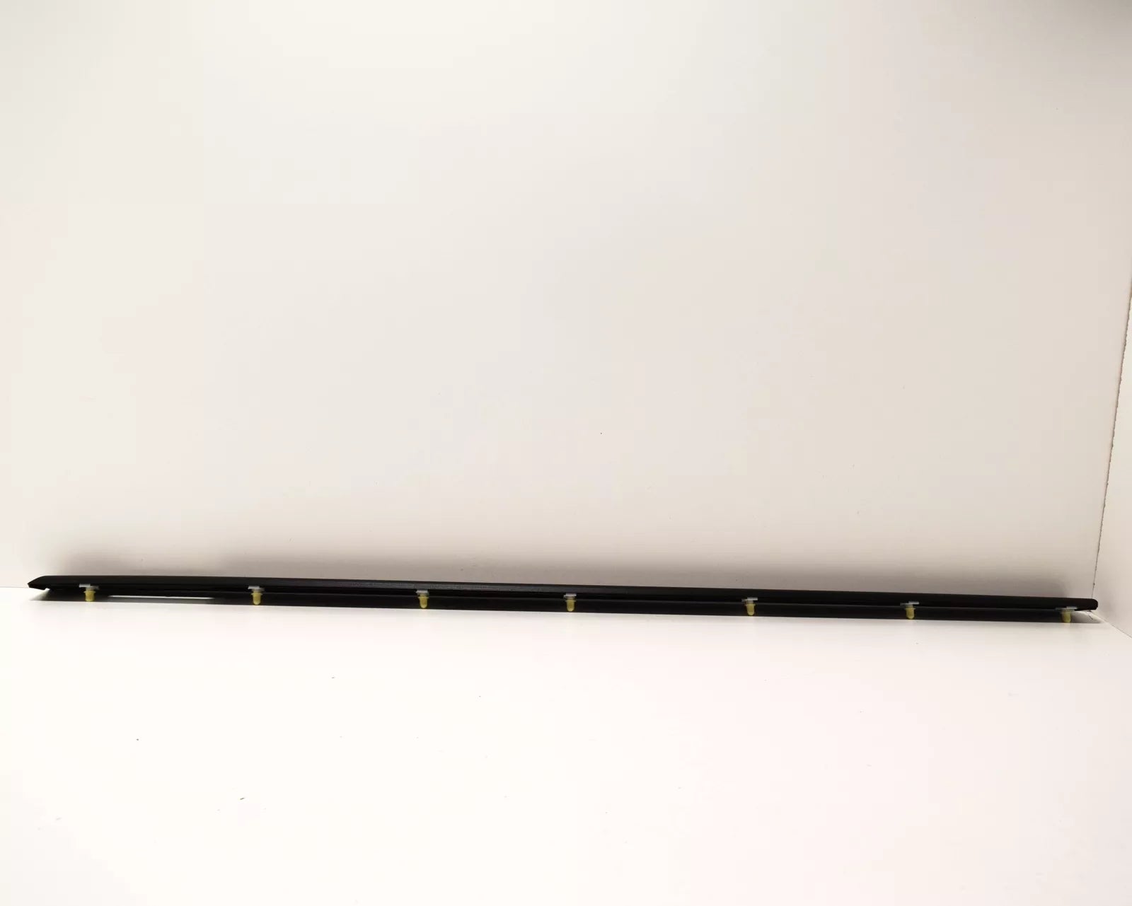 NEW BMW 3 E36 COMPACT FRONT RIGHT DOOR MOLDING TRIM 51132266094 2266094 ORIGINAL