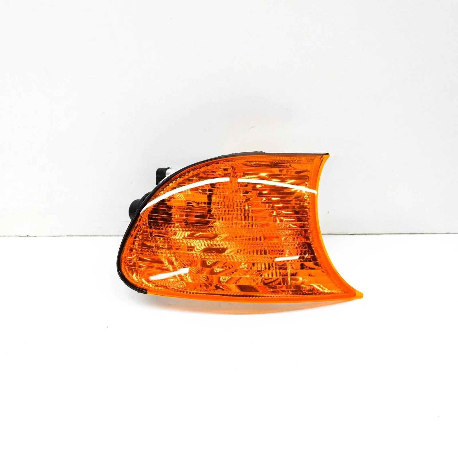 NEW BMW 3 E46 FRONT RIGHT TURN INDICATOR LIGHT 63136919650 6919650 2003 ORIGINAL