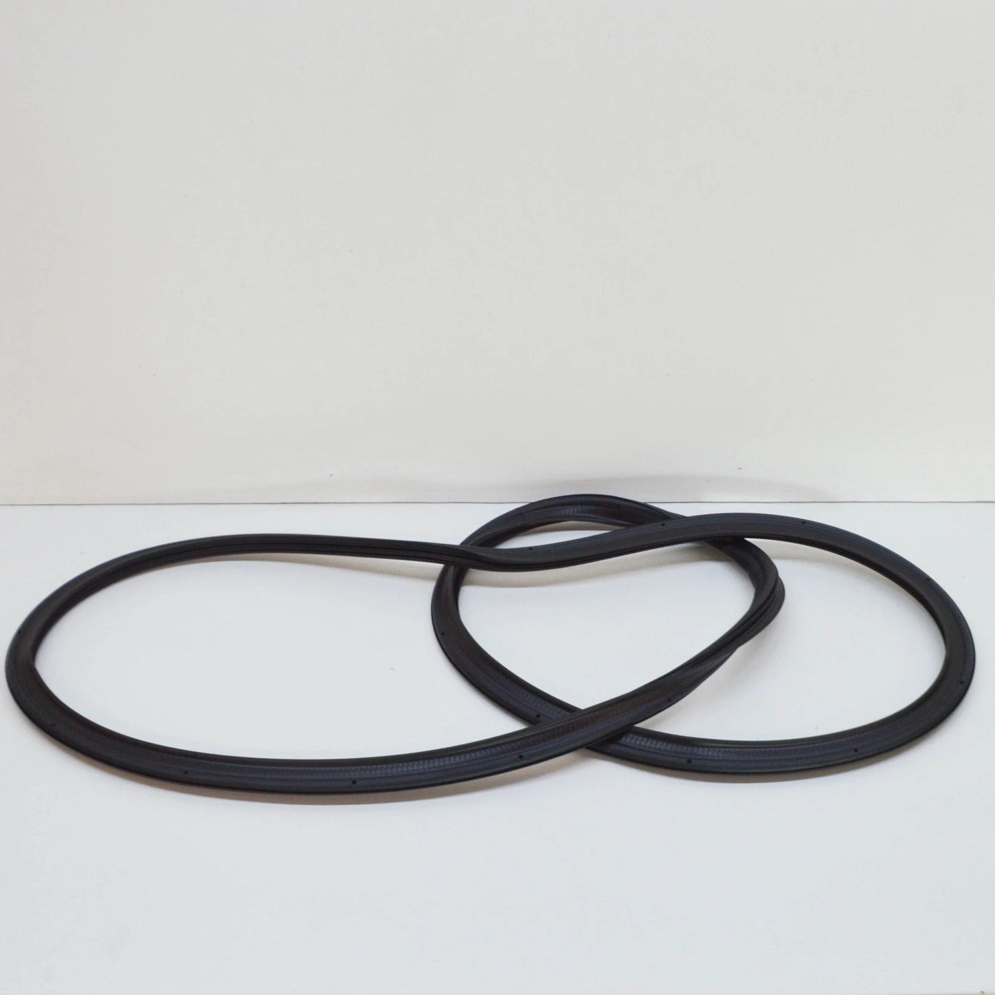 NEW VOLKSWAGEN POLO 6R TAILGATE BOOTLID SEAL RUBBER 6R6827705C ORIGINAL