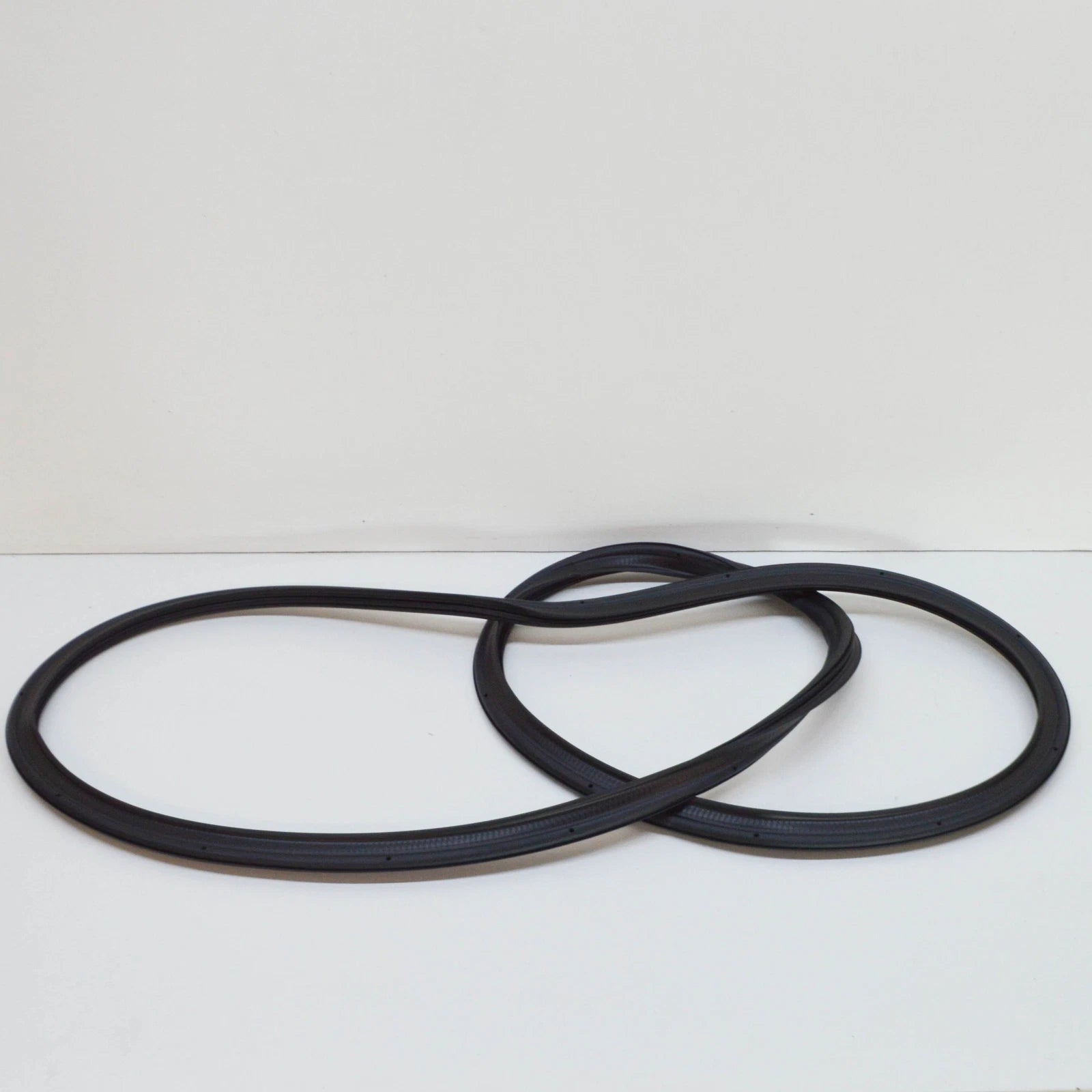 NEW VOLKSWAGEN POLO 6R TAILGATE BOOTLID SEAL RUBBER 6R6827705C ORIGINAL