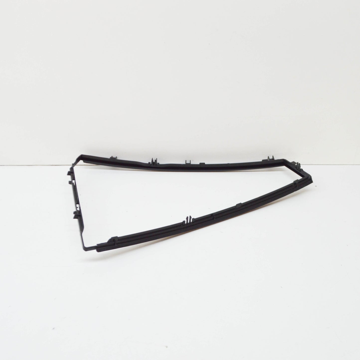 new bmw 3 e91 rear quarter window left side seal 51357119943 7119943 original