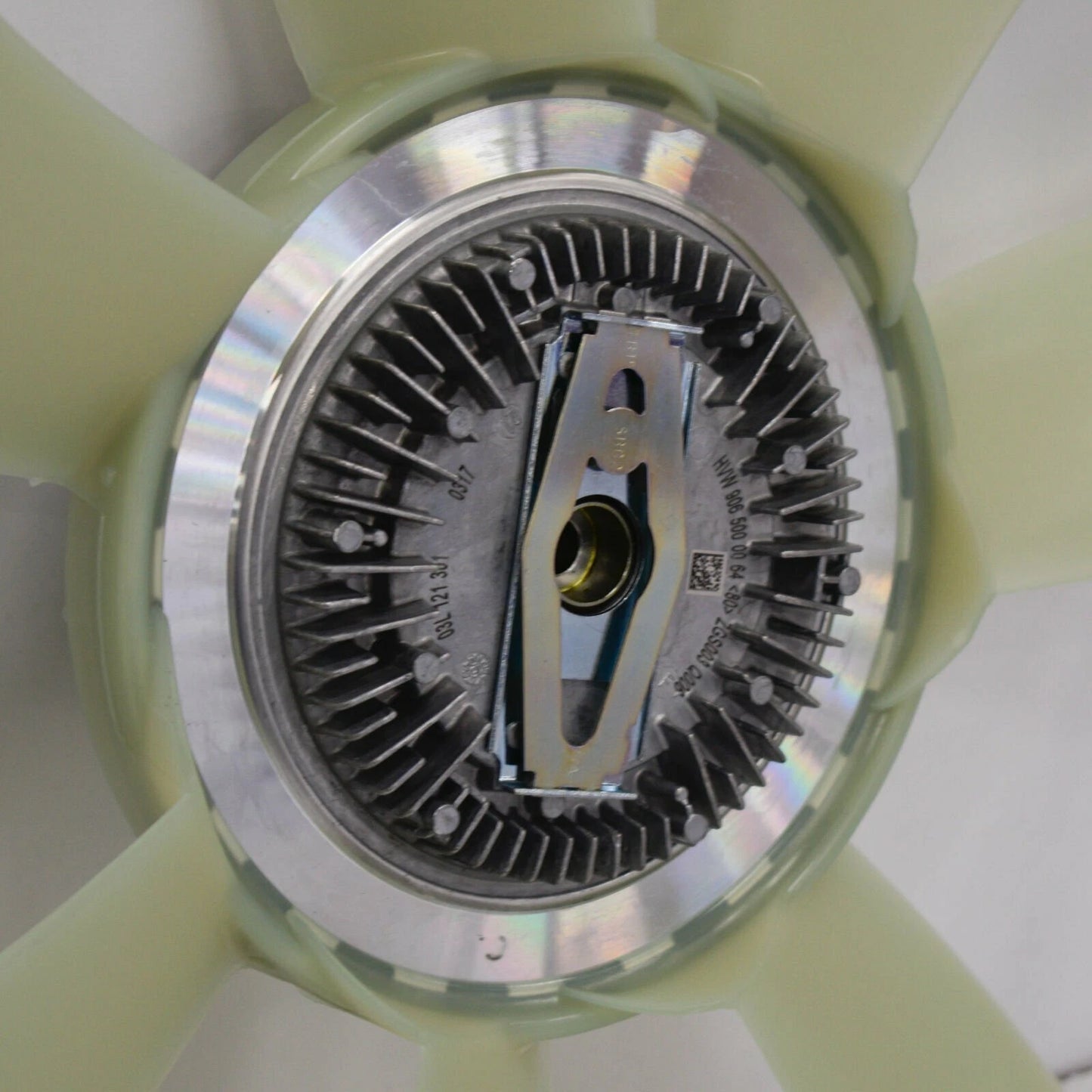 NEW VW CRAFTER COOLING RADIATOR FAN 03L121301 ORIGINAL