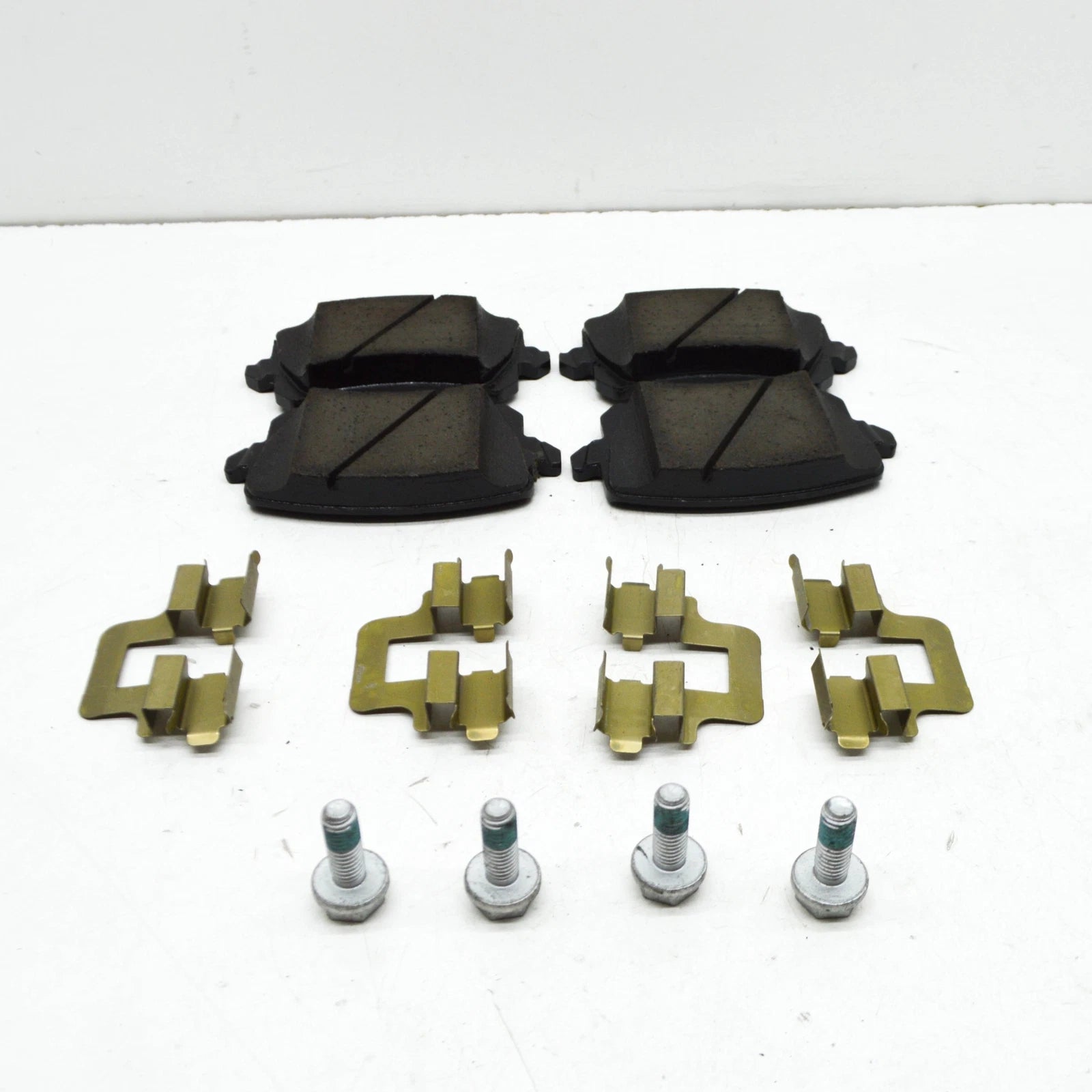 NEW SEAT ALHAMBRA 7N REAR BRAKE PADS SET 3AA698451B ORIGINAL