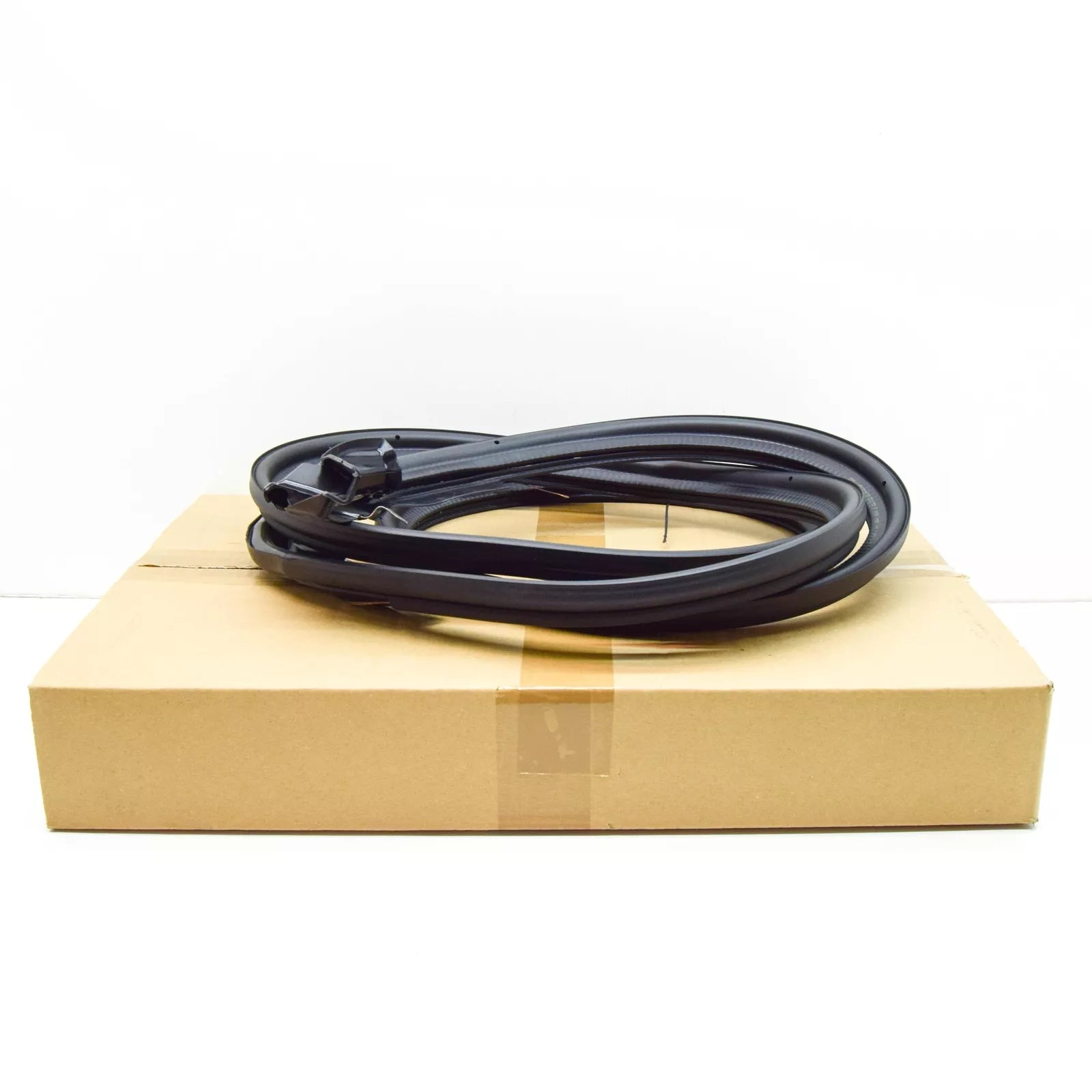 NEW BMW 4 CABRIO F33, F83 TRUNK LID GASKET 7404466 51767404466 ORIGINAL