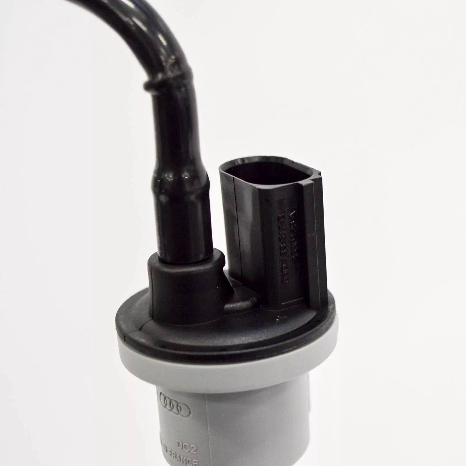 NEW AUDI Q2 CONNECTION PIPE HOSE 04E133366CT ORIGINAL