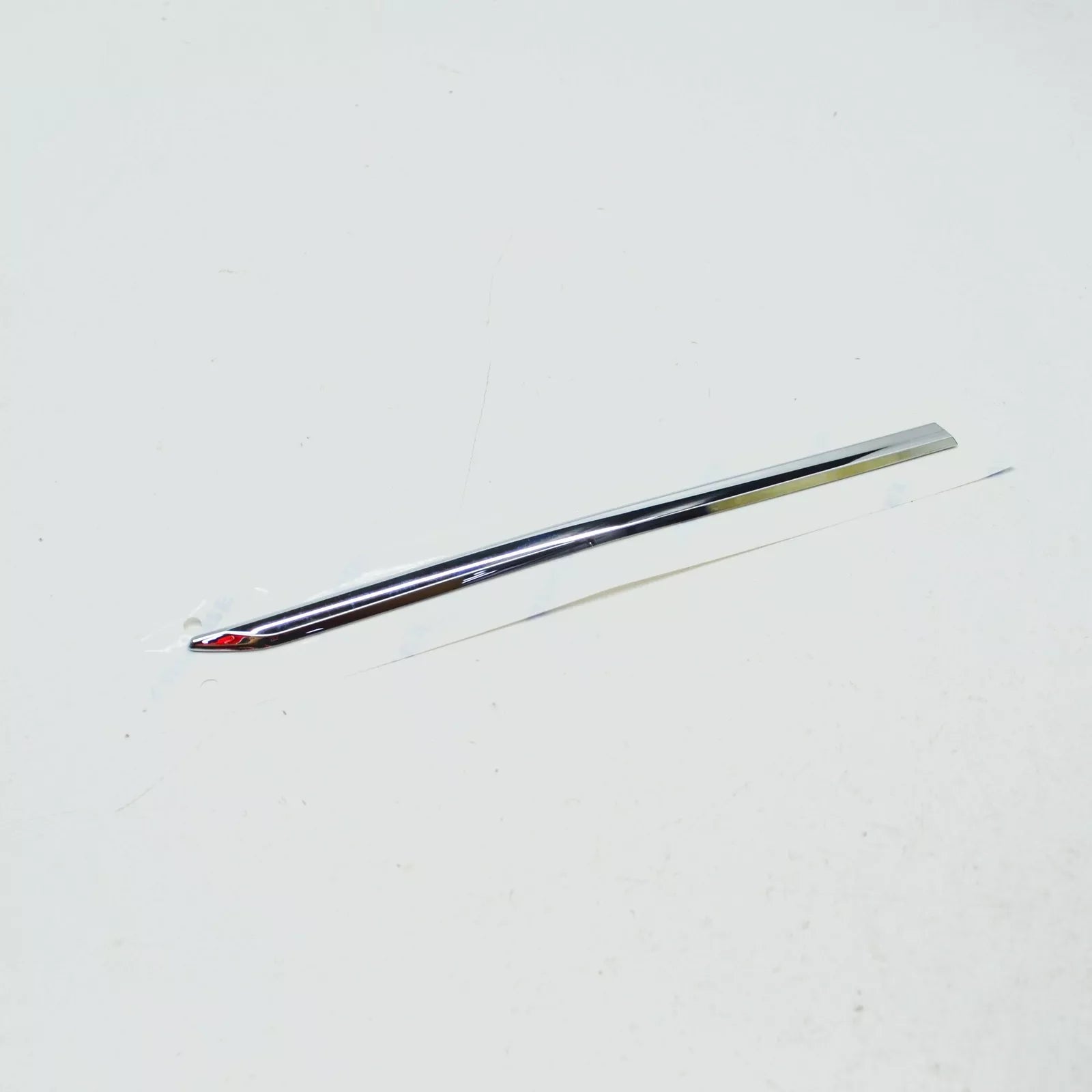 NEW VW PASSAT ALLTRACK B8 R-LINE FRONT RIGHT WING EMBLEM 561853688M2ZZ