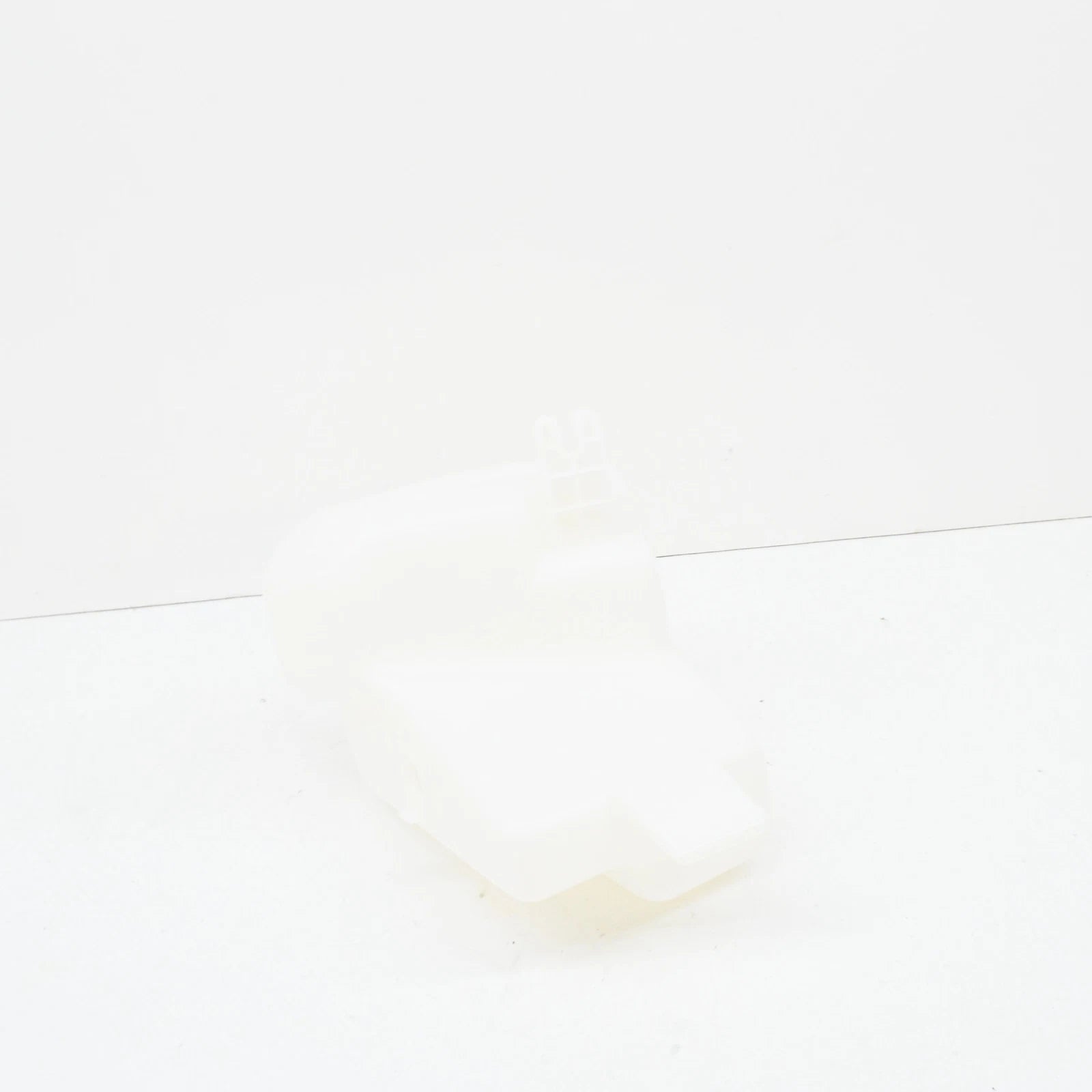 NEW BMW 7 E32 WINDSHIELD WASHER FLUID RESERVOIR 61678350931 8350931 ORIGINAL