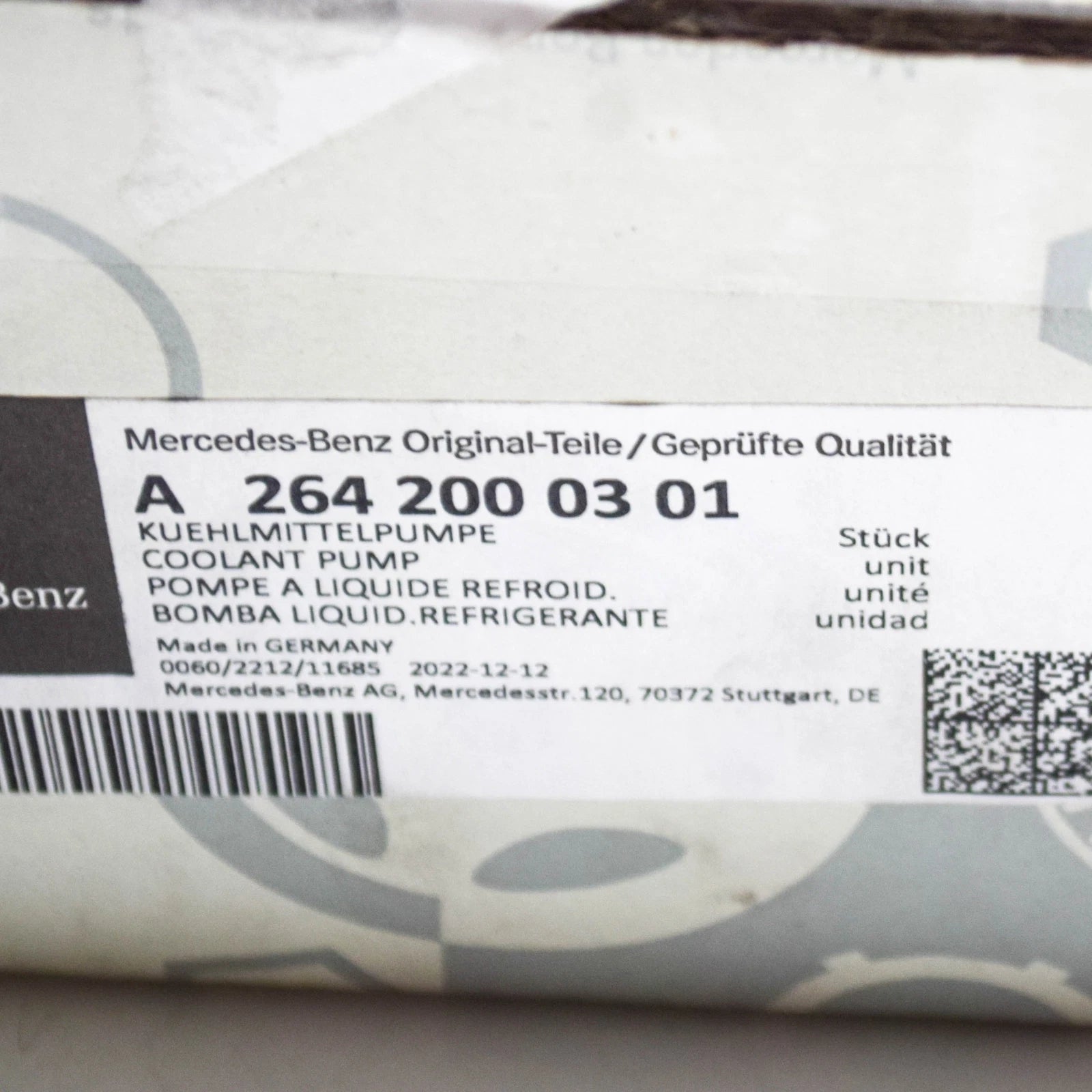 NEW MERCEDES-BENZ C W205 WATER PUMP A2642000301 ORIGINAL