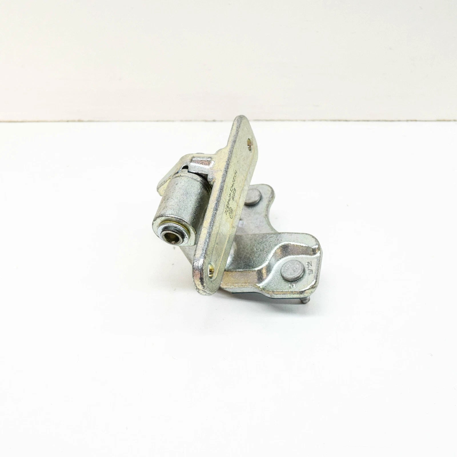 NEW MERCEDES-BENZ GLK X204 FRONT LEFT DOOR BOTTOM HINGE A2047201137