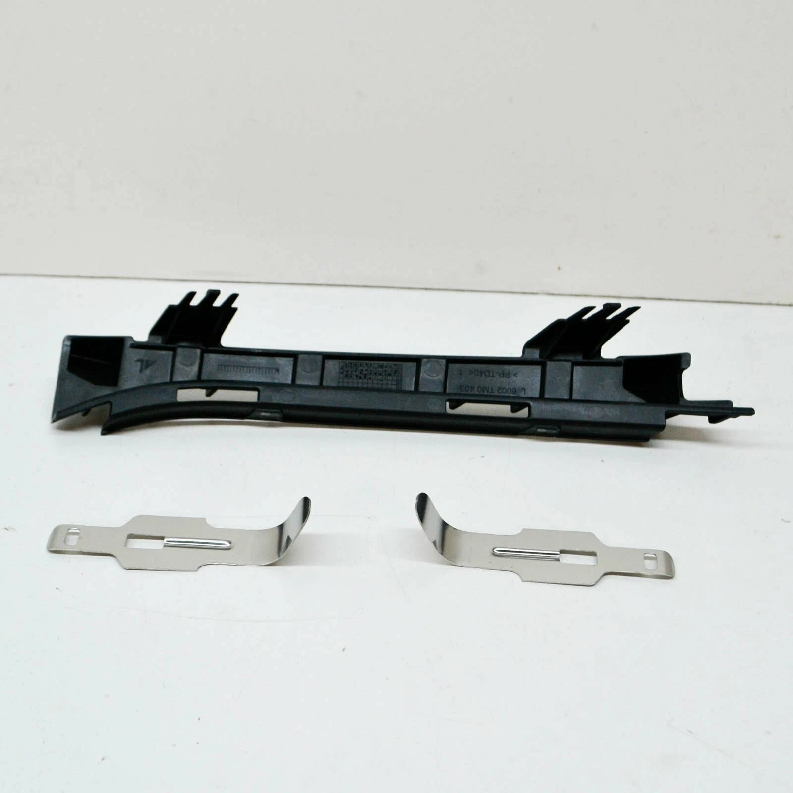 NEW BMW X3 G01 M F97 FRONT LEFT HEADLIGHT BRACKET RETAINER 63117931709 ORIGINAL