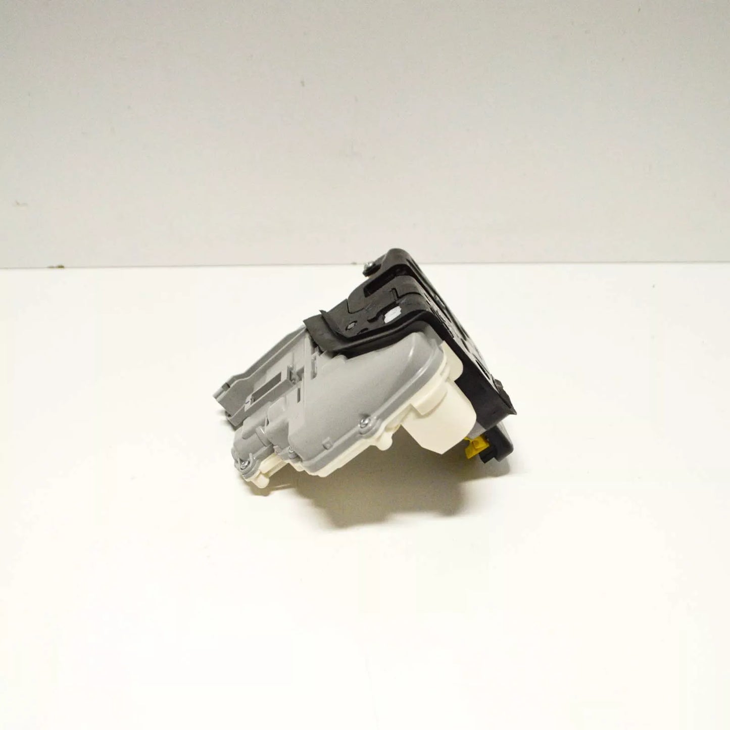 NEW AUDI A3 8P FRONT LEFT DOOR LOCK WITH CONTACT SWITCH LHD 4F1837015E ORIGINAL
