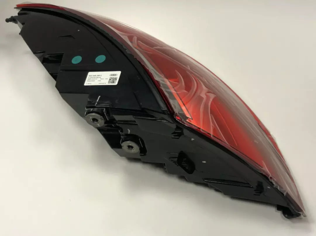 NEW AUDI TT FV MK3 REAR RIGHT TAILLIGHT 8S0945096E ORIGINAL