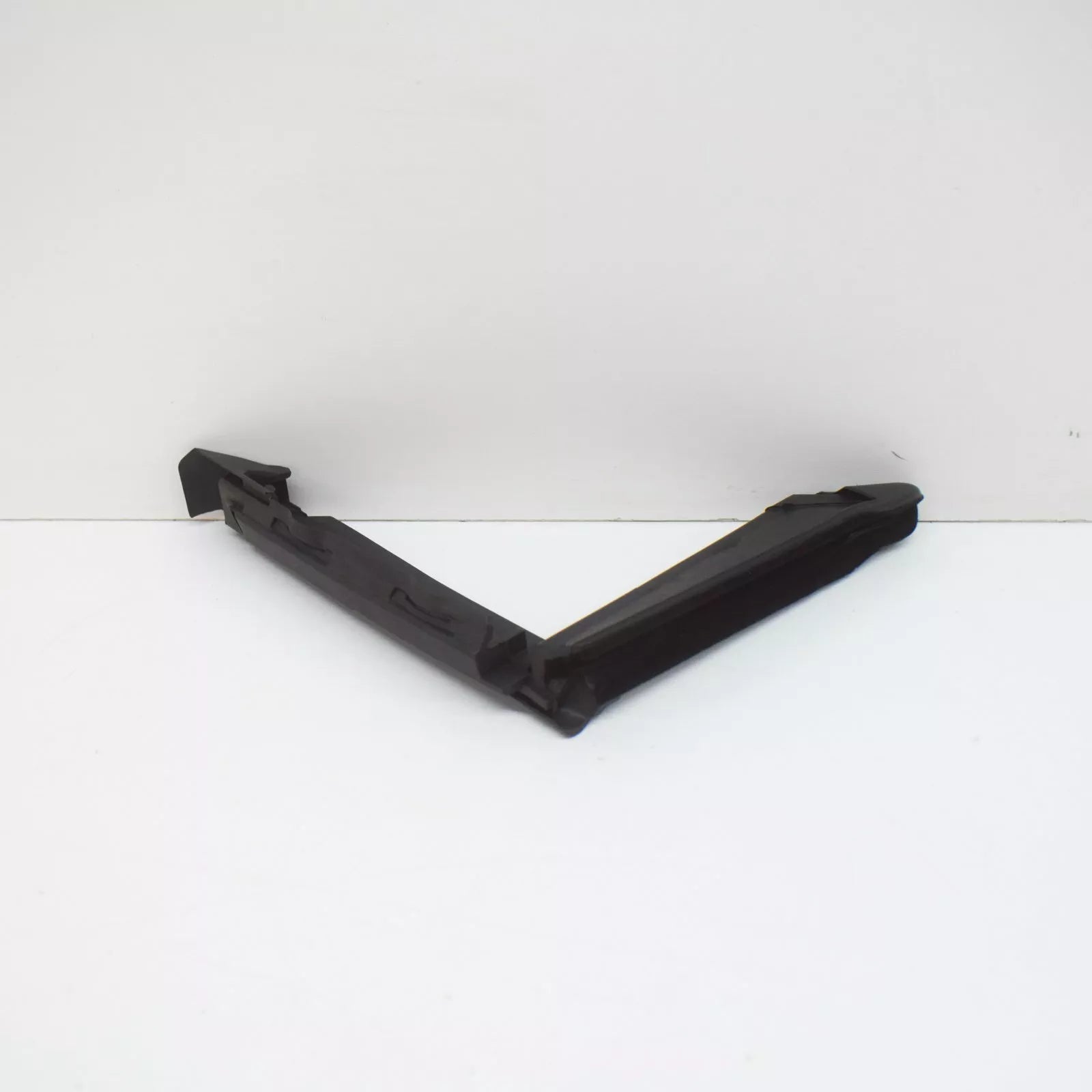 NEW MERCEDES-BENZ S W126 FRONT RIGHT WINDOW RUN SEAL A1267250866