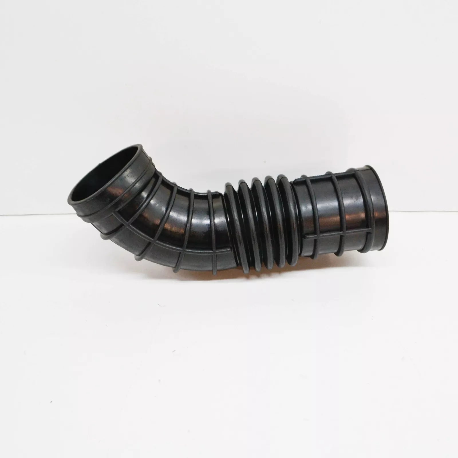 NEW BMW 3 E30 1.8I AIR INTAKE BOOT HOSE 13711709754 ORIGINAL