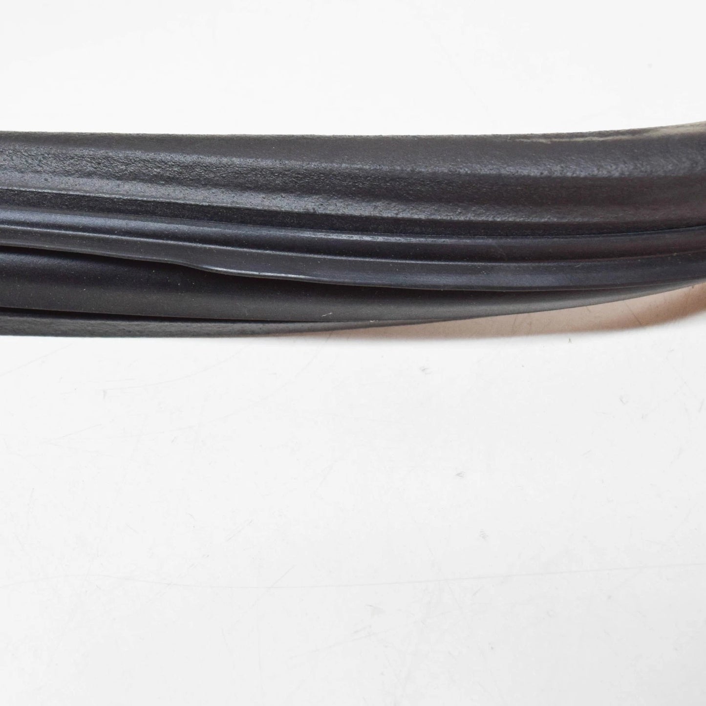 NEW MERCEDES-BENZ E-CLASS W211 FRONT LEFT DOOR SEAL A2117200178 ORIGINAL