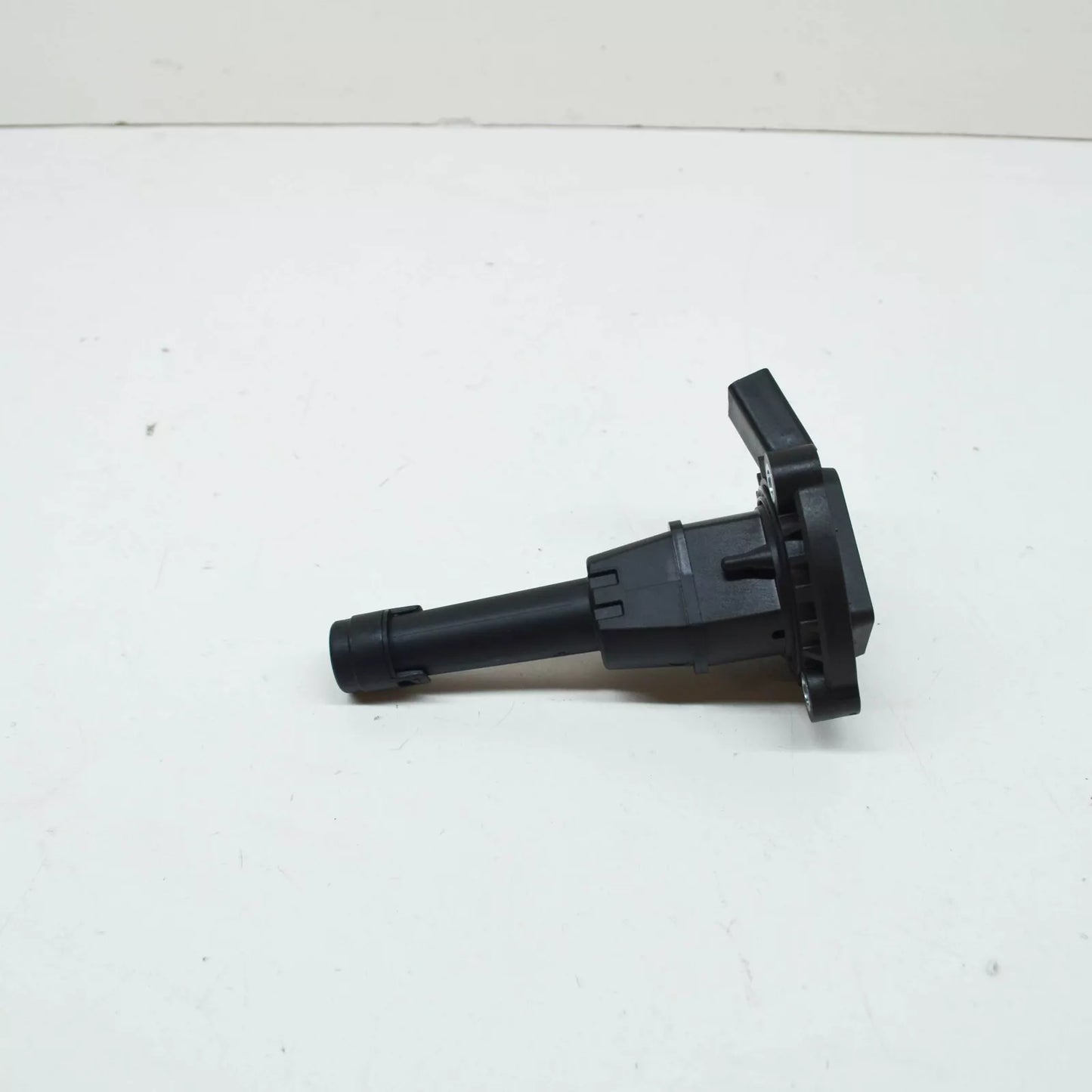 NEW AUDI A4 B9 OIL LEVEL SENSOR 079907660A