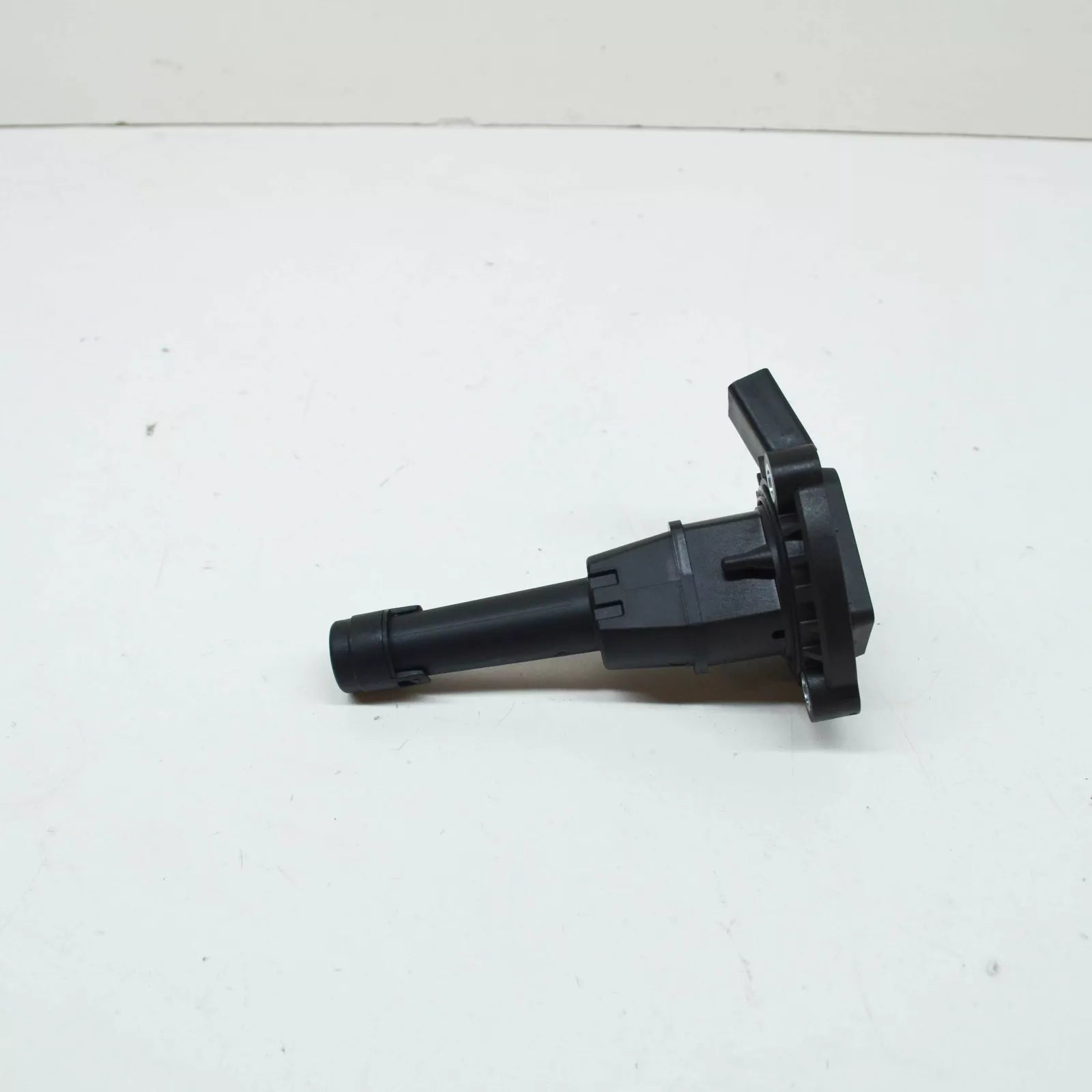 NEW AUDI A4 B9 OIL LEVEL SENSOR 079907660A