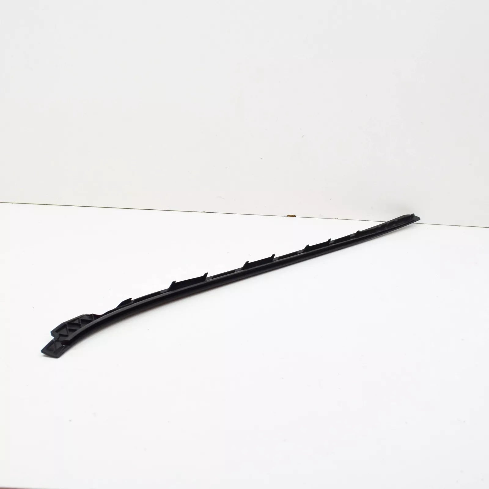 NEW BMW 4 F33,F83 WINDSHIELD LEFT VERTICAL TRIM 51317296009 7296009 ORIGINAL