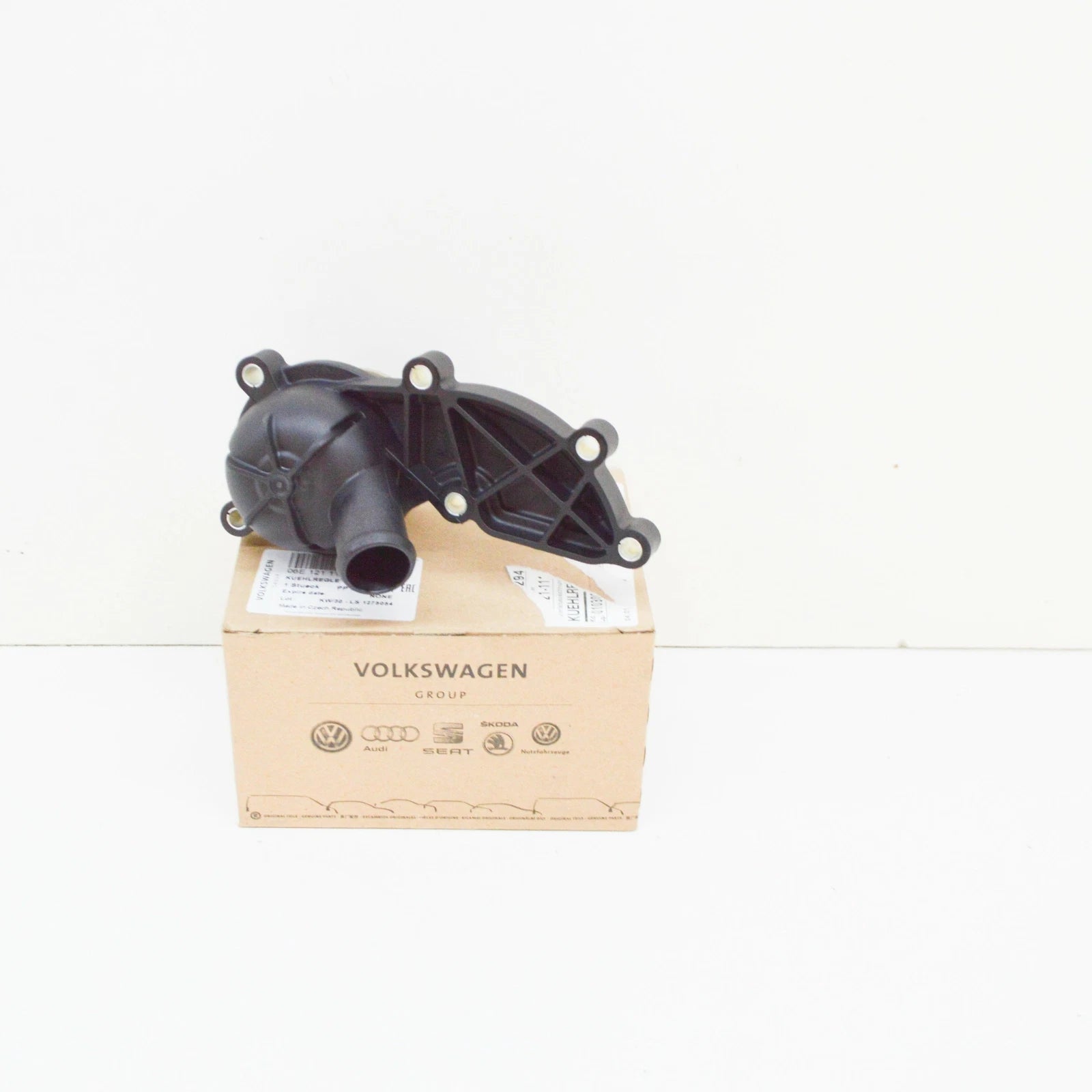 NEW AUDI A5 8T3 COOLANT THERMOSTAT 06E121111M 3.2FSI