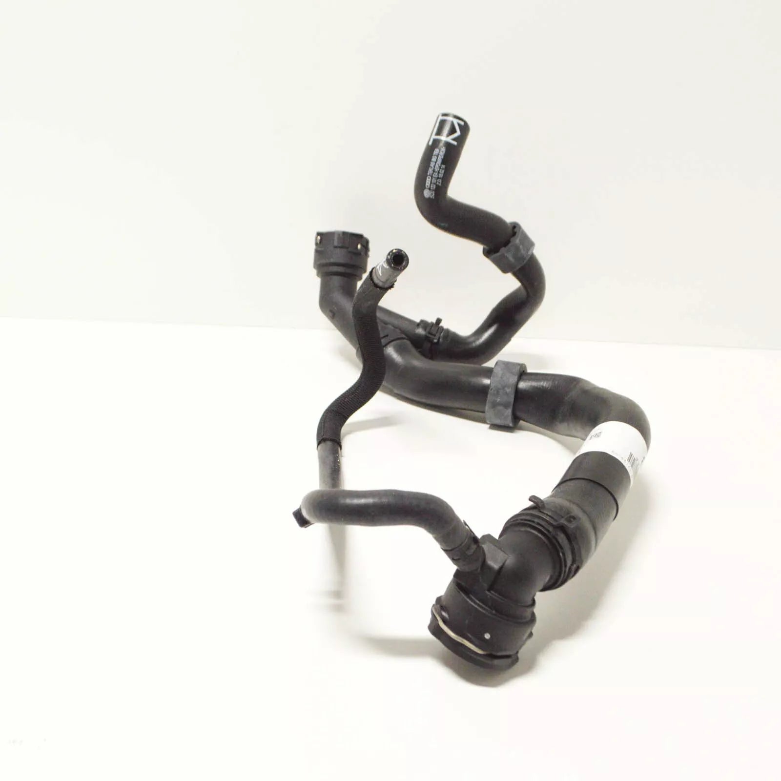 NEW AUDI A3 8V COOLANT PIPE 5Q0122101EA