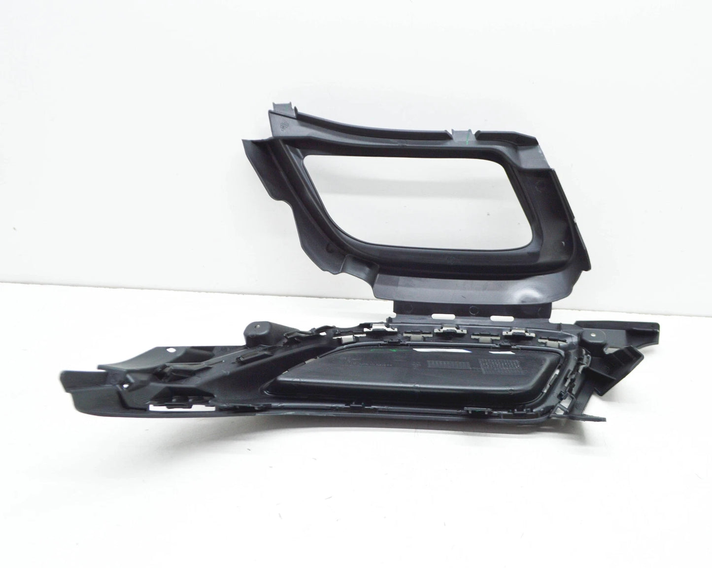 NEW VOLKSWAGEN TIGUAN AD REAR RIGHT EXHAUST TRIM BRACKET 5NN8070569B9