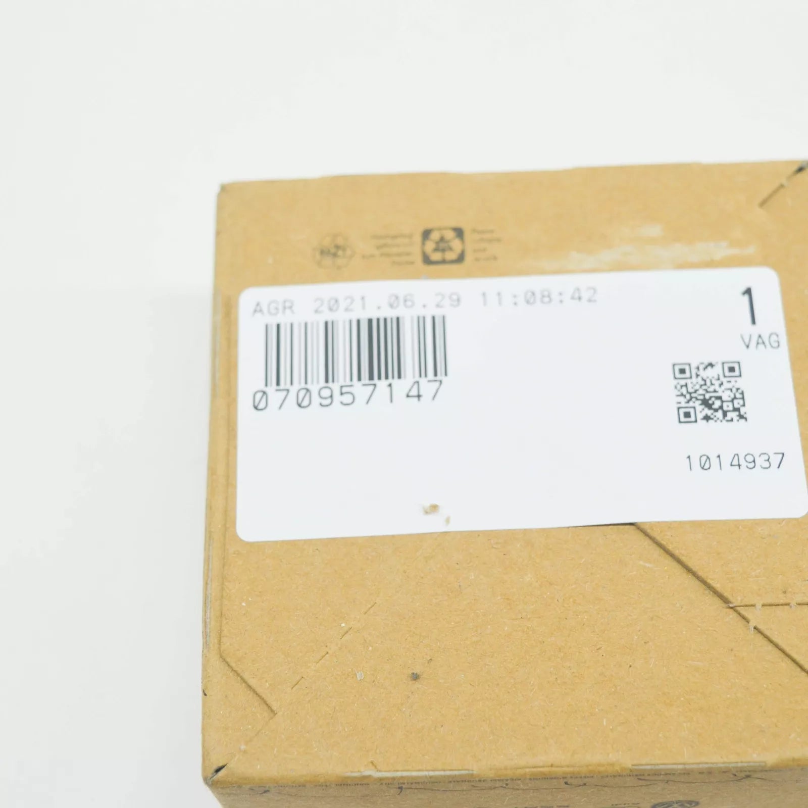 NEW VW TOUAREG 7L ENGINE SPEED SENSOR 070957147