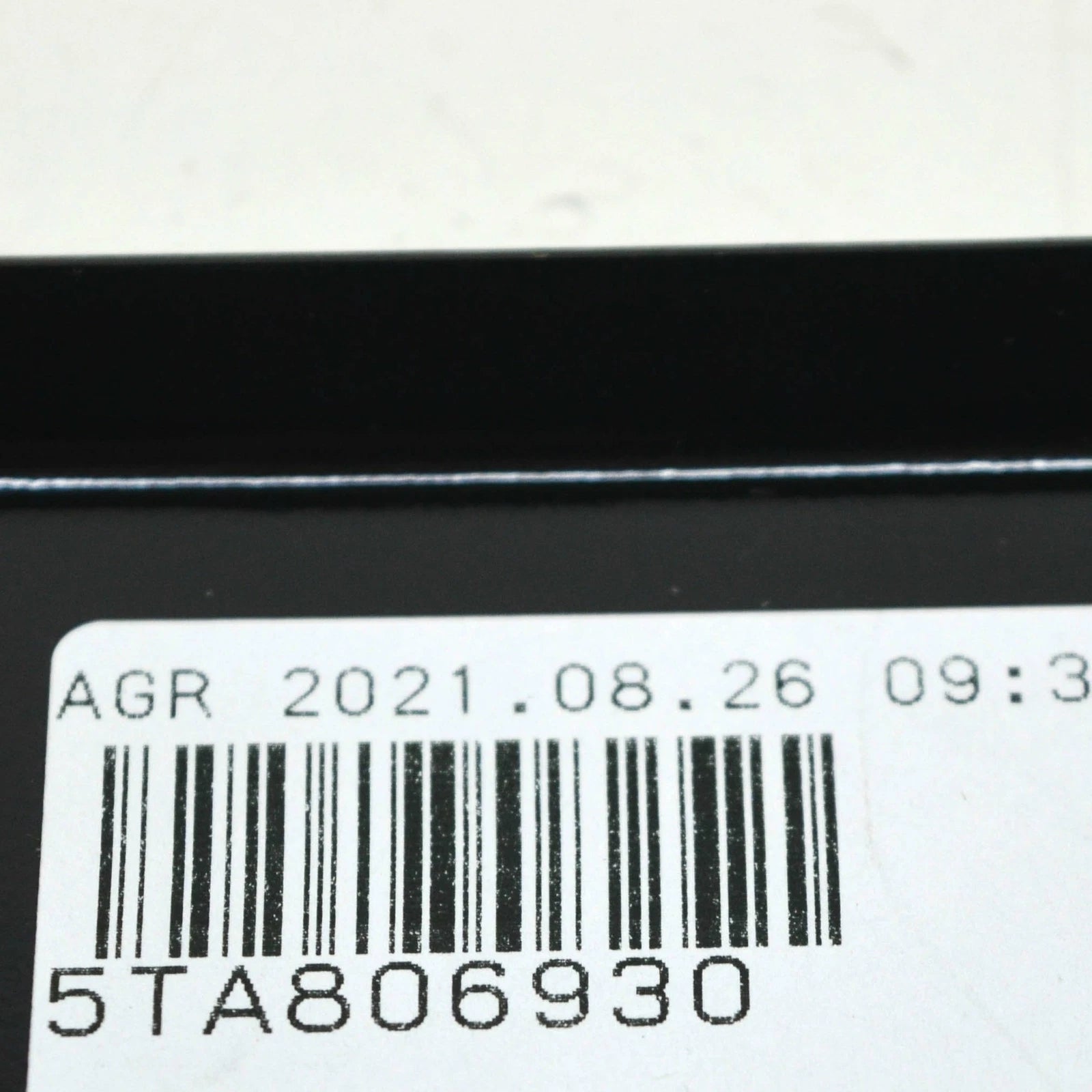 NEW VOLKSWAGEN TOURAN 5T FRONT RIGHT UPPER HEADLIGHT BRACE 5TA806930 ORIGINAL