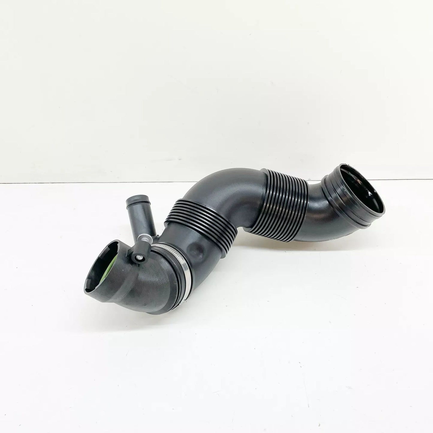 NEW AUDI A3 8P AIR INTAKE HOSE TUBE 3C0129654M ORIGINAL
