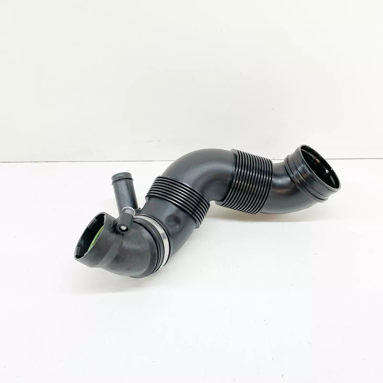 NEW AUDI A3 8P AIR INTAKE HOSE TUBE 3C0129654M ORIGINAL