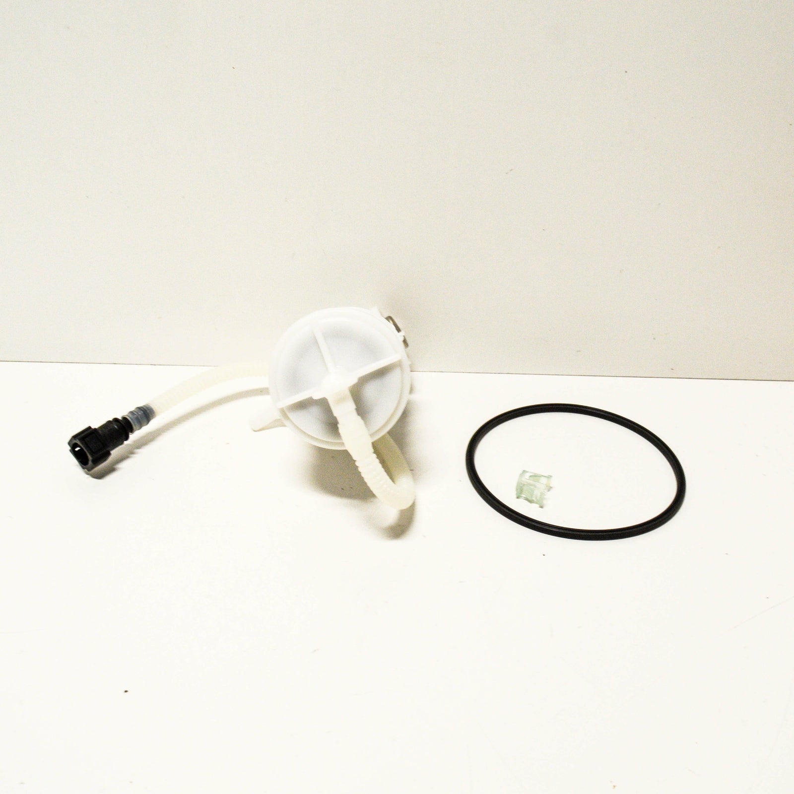 new bmw x3 e83 fuel filter w/ pressure regulator 16146766158 3.0 petrol original