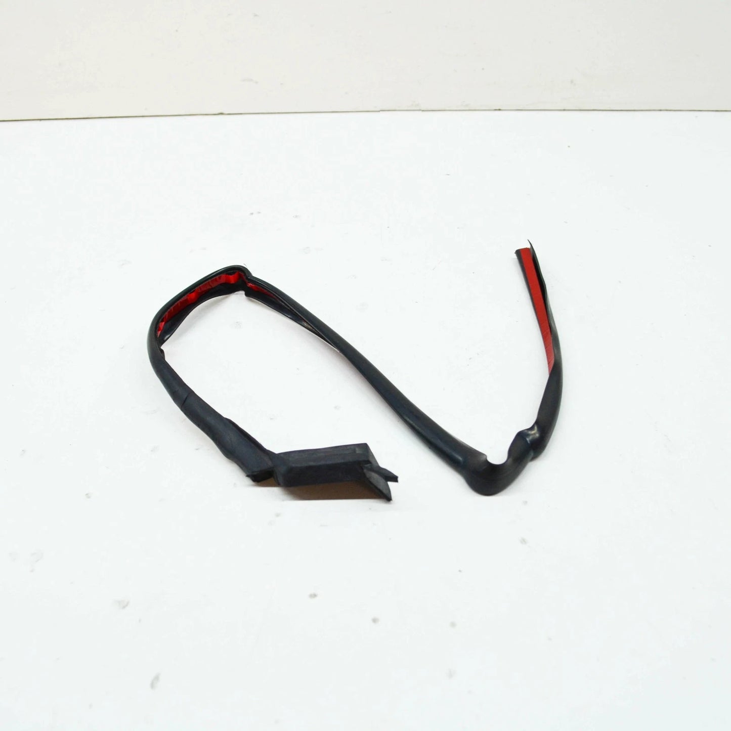 NEW BMW 7 E38 FRONT RIGHT SEALING GASKET BETWEEN DOORS 51218125596 ORIGINAL