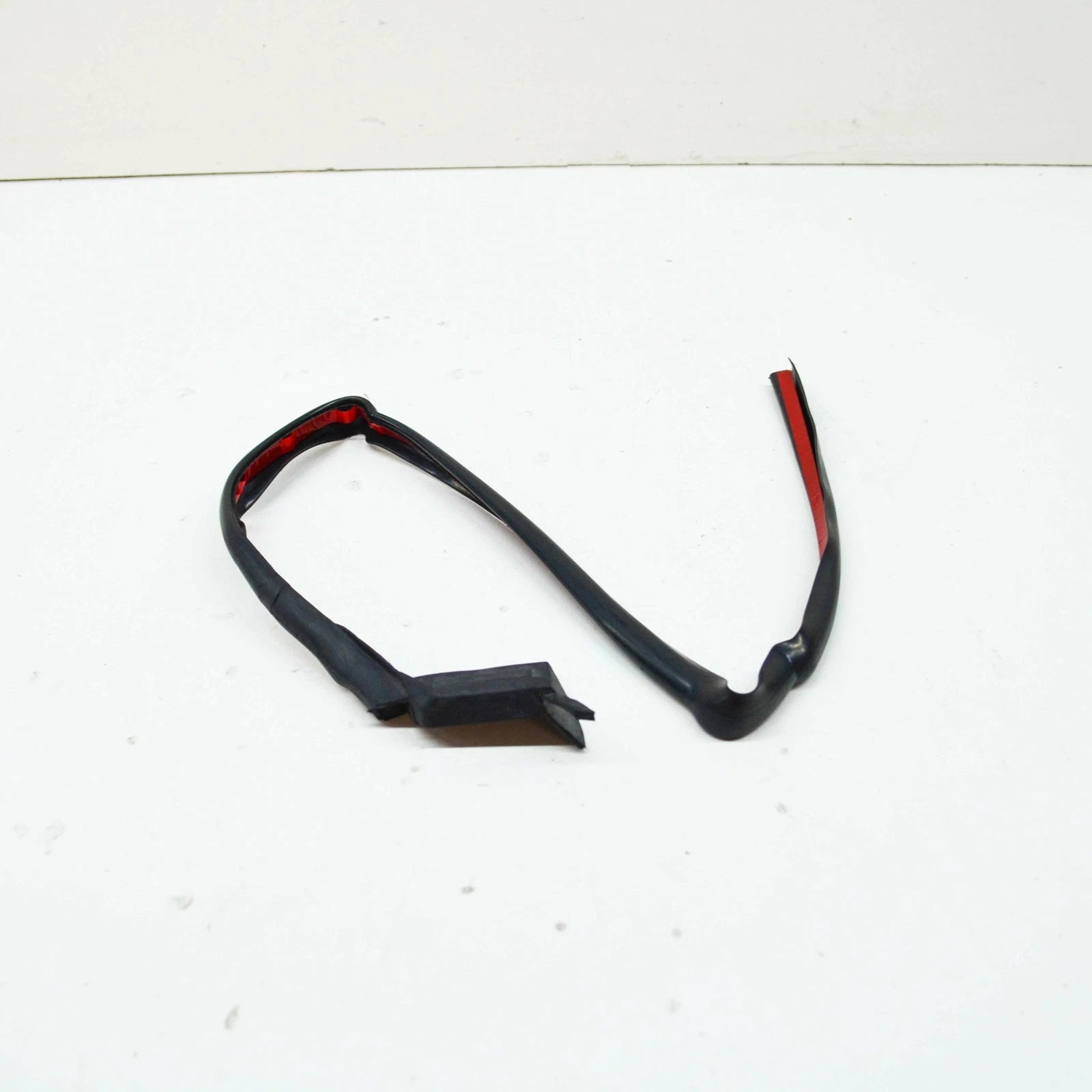 NEW BMW 7 E38 FRONT RIGHT SEALING GASKET BETWEEN DOORS 51218125596 ORIGINAL